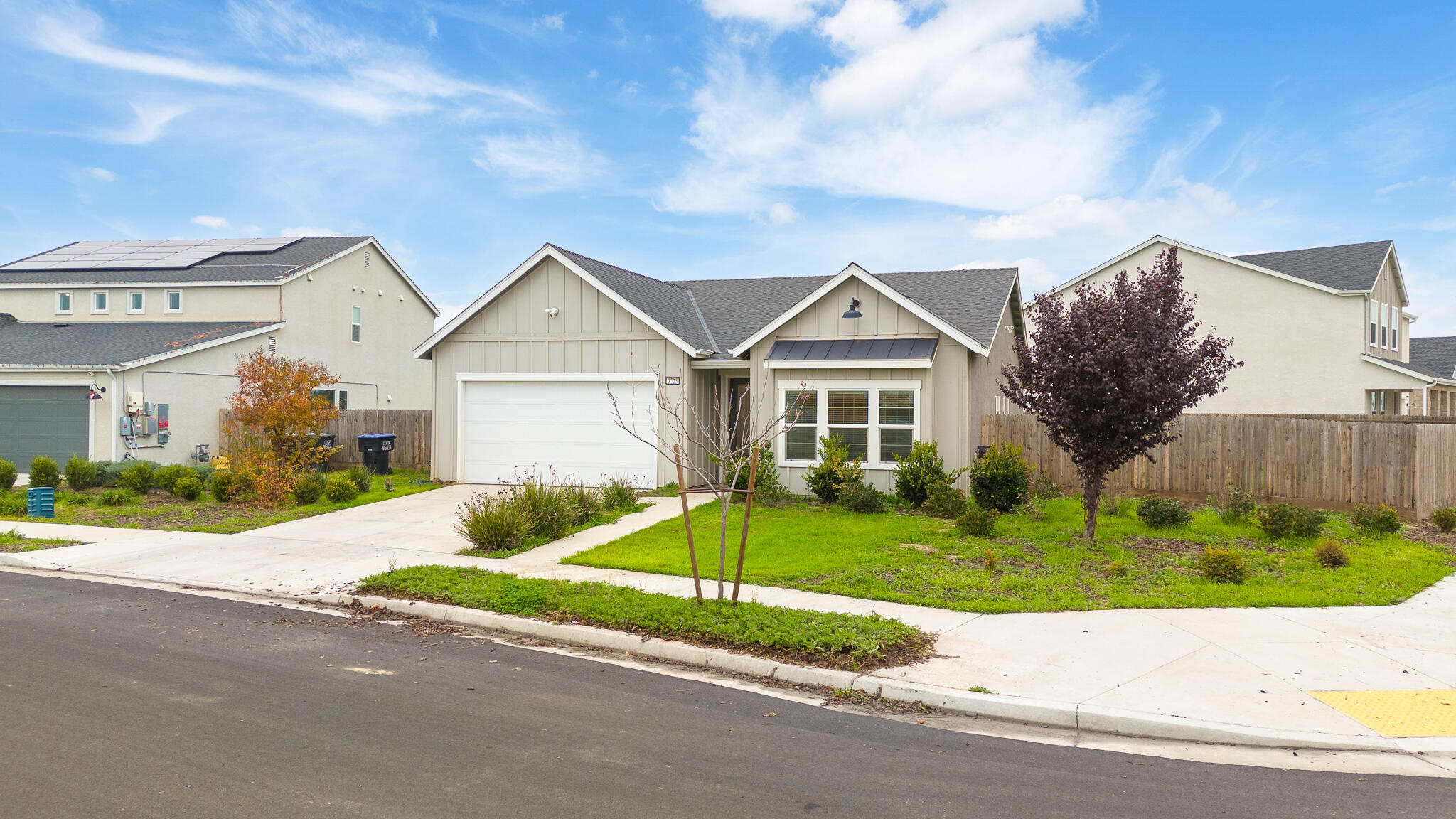 3725 N Newton Dr, Visalia, CA 93291