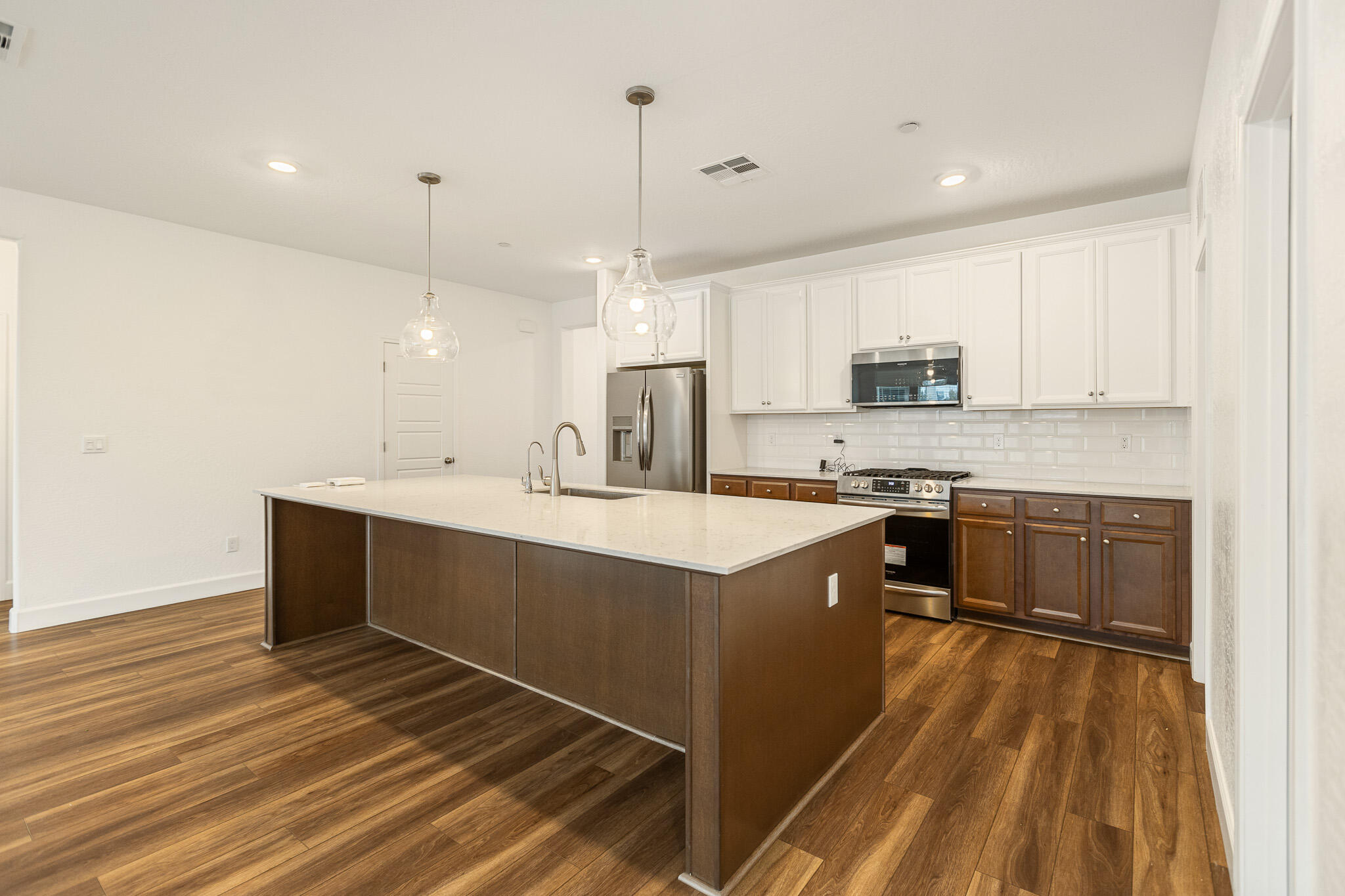 3725 N Newton Dr, Visalia, CA 93291