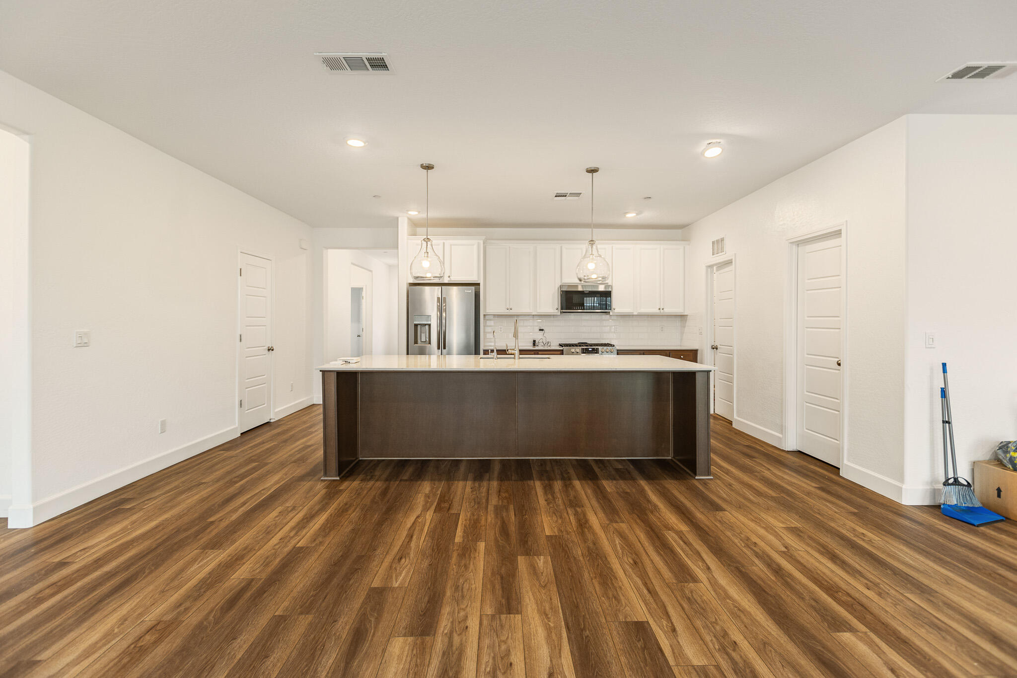 3725 N Newton Dr, Visalia, CA 93291