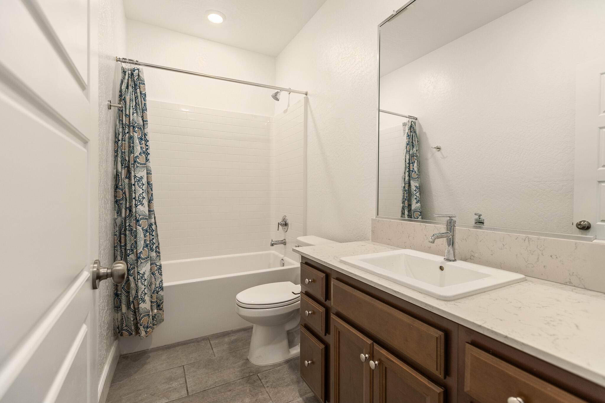 3725 N Newton Dr, Visalia, CA 93291