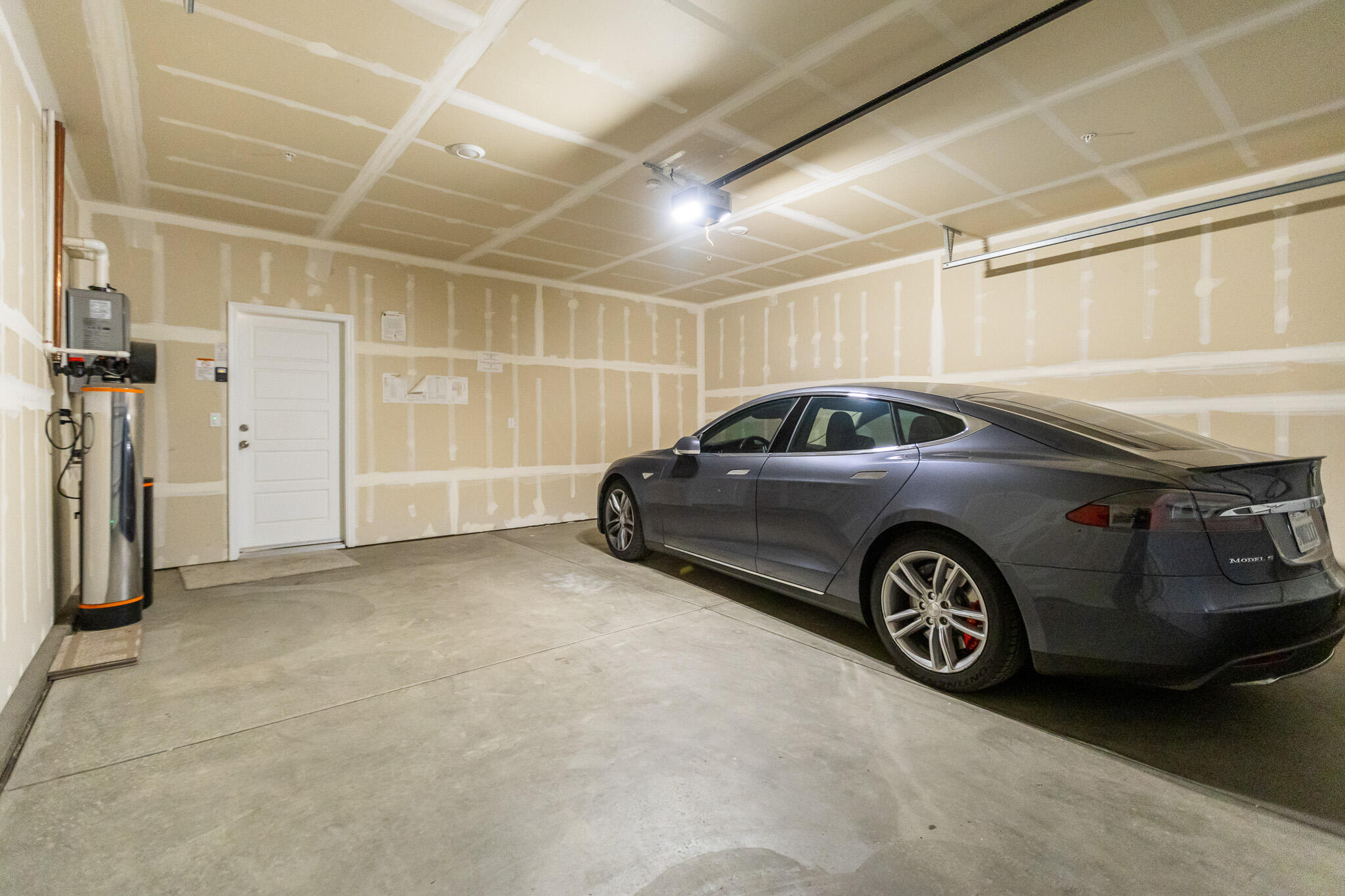 3725 N Newton Dr, Visalia, CA 93291