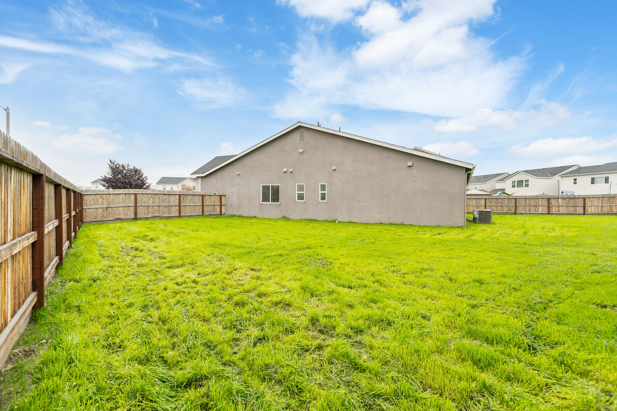 3725 N Newton Dr, Visalia, CA 93291