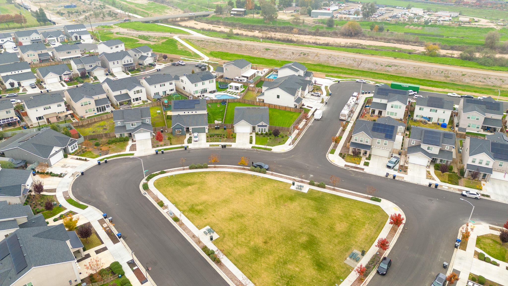 3725 N Newton Dr, Visalia, CA 93291