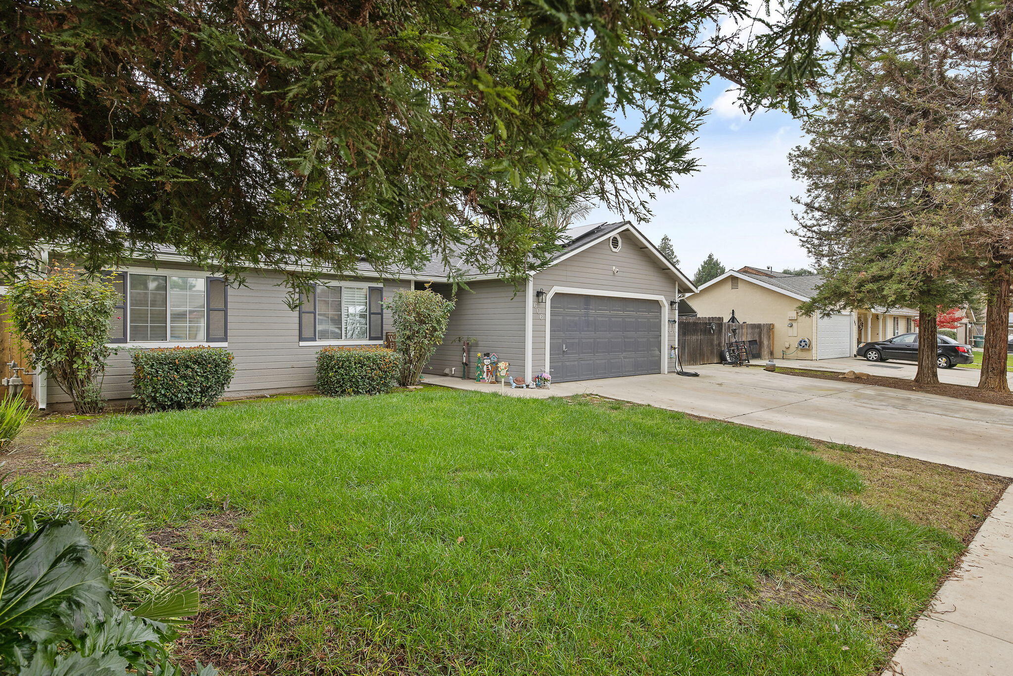 606 N Orange Ave, Exeter, CA 93221
