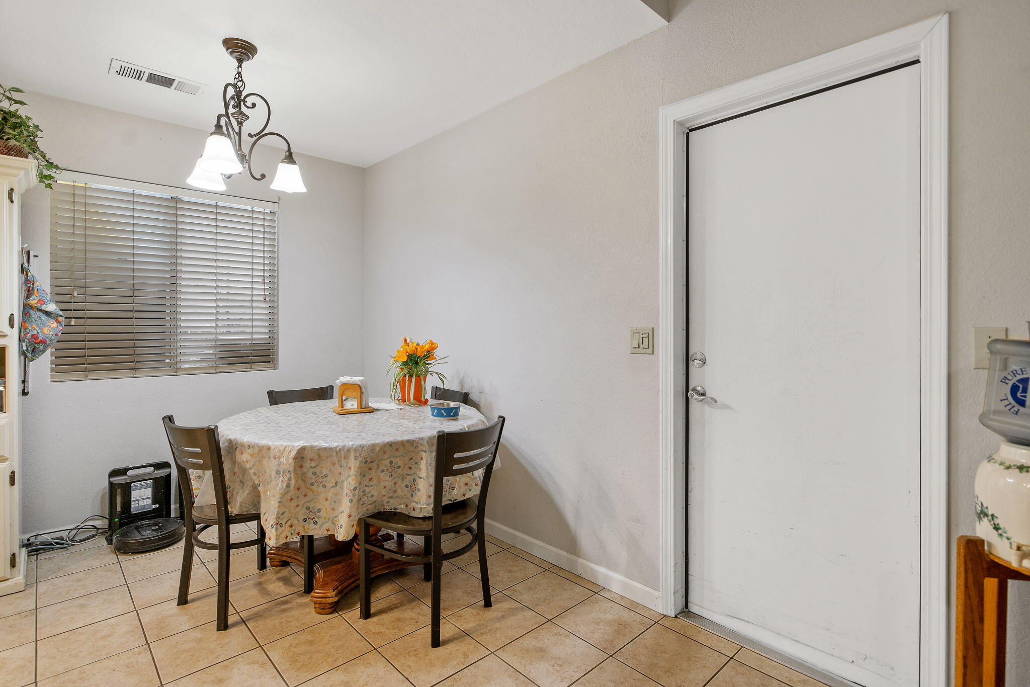 606 N Orange Ave, Exeter, CA 93221