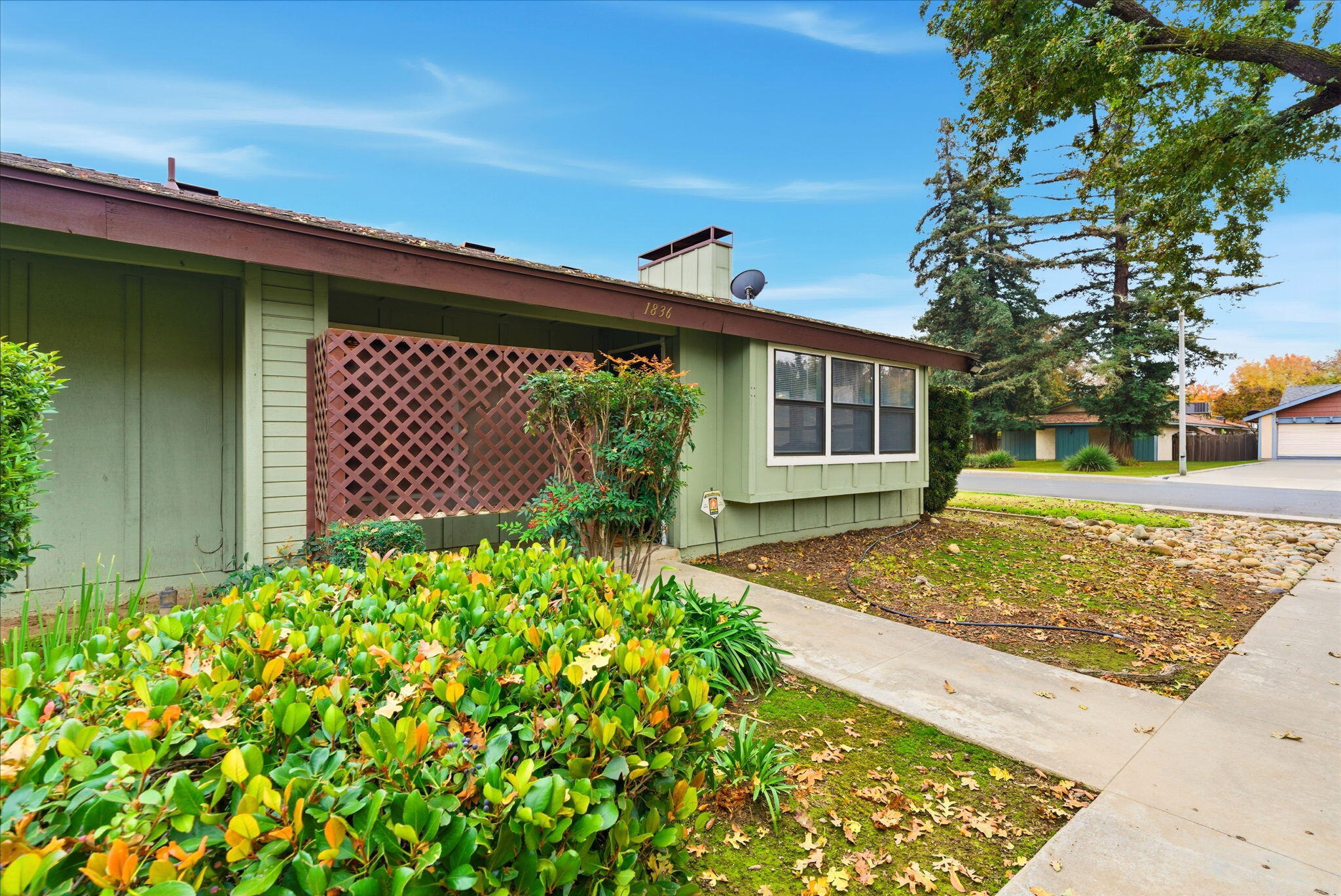 1836 E Vassar Dr, Visalia, CA 93292