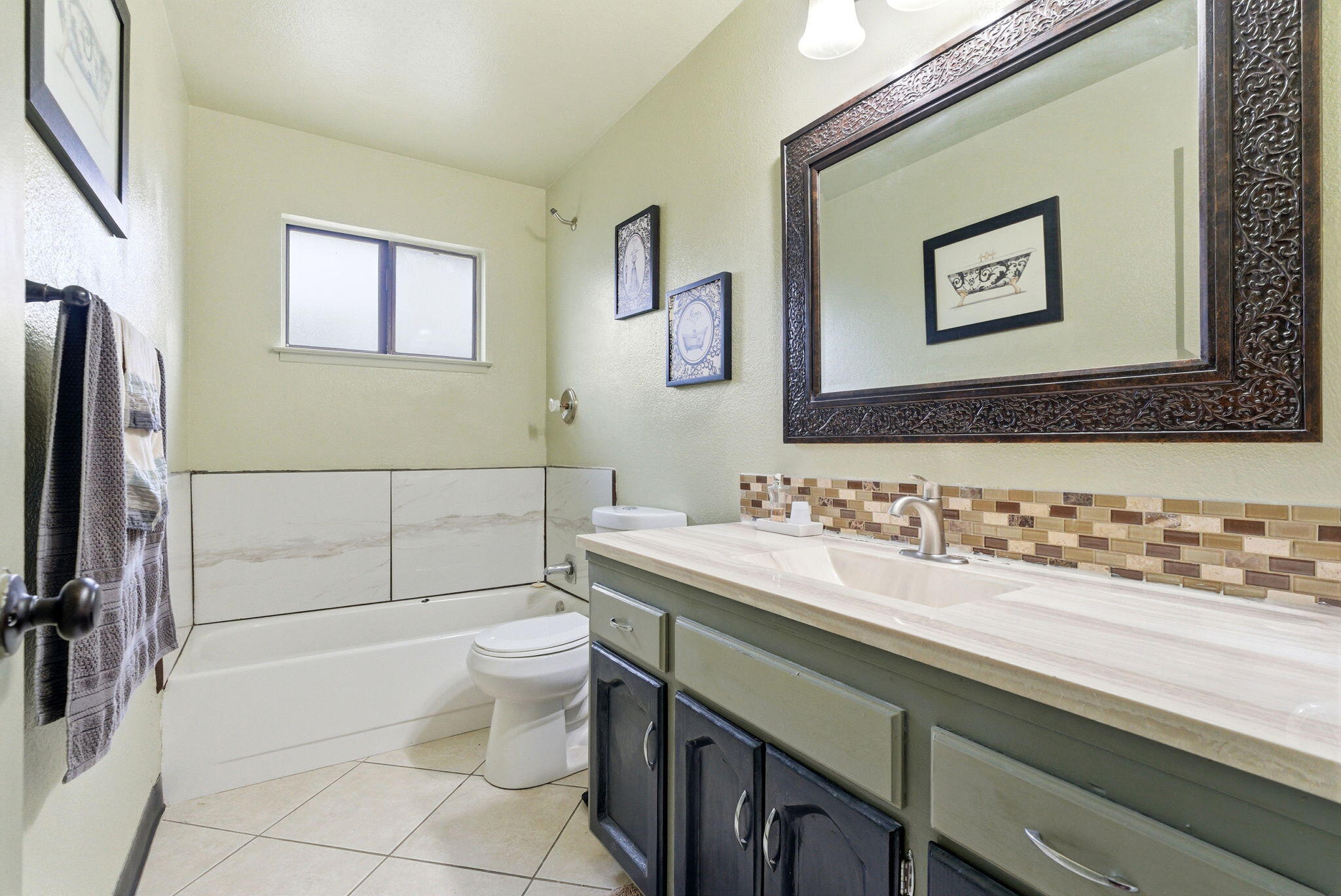 1836 E Vassar Dr, Visalia, CA 93292