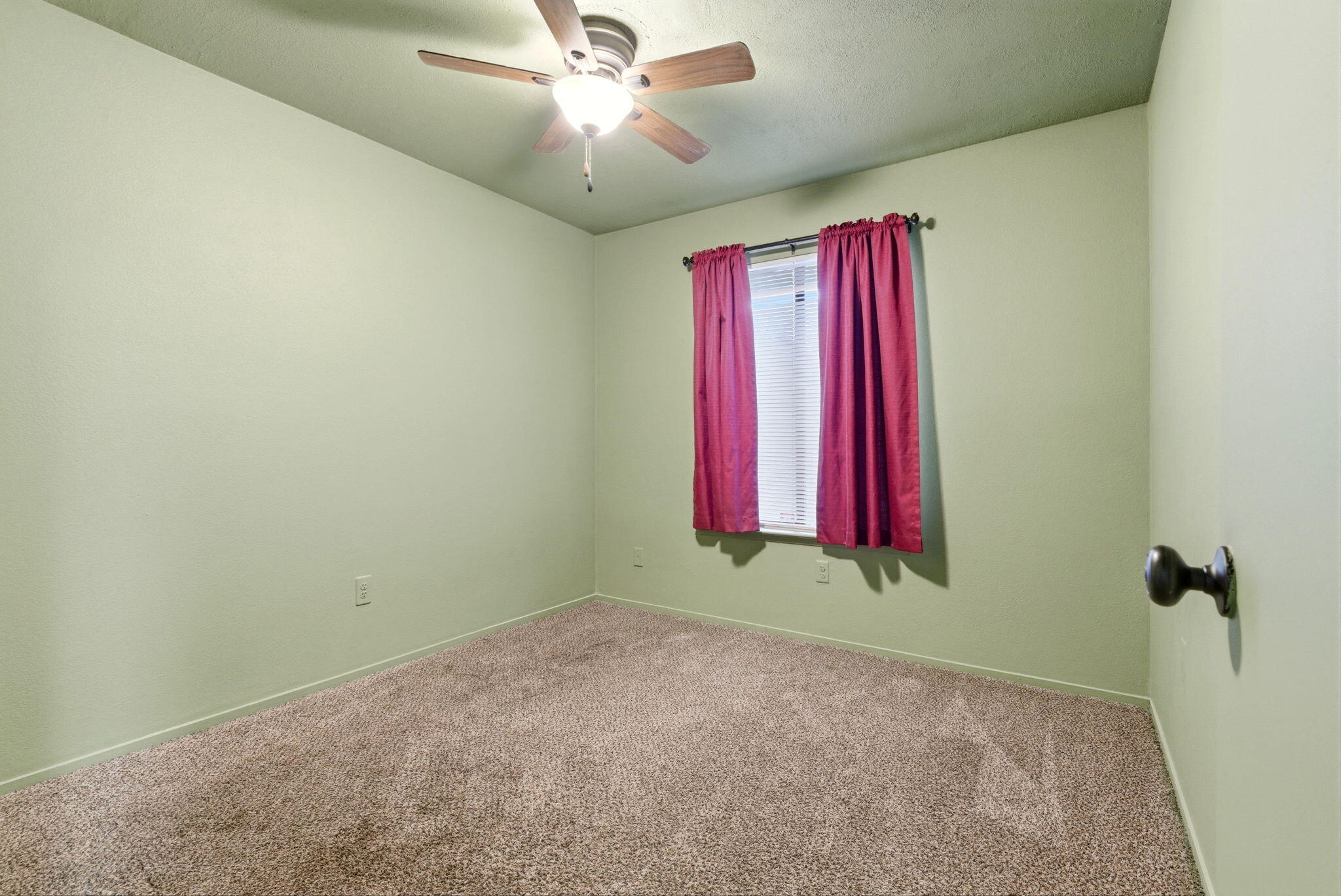 1836 E Vassar Dr, Visalia, CA 93292