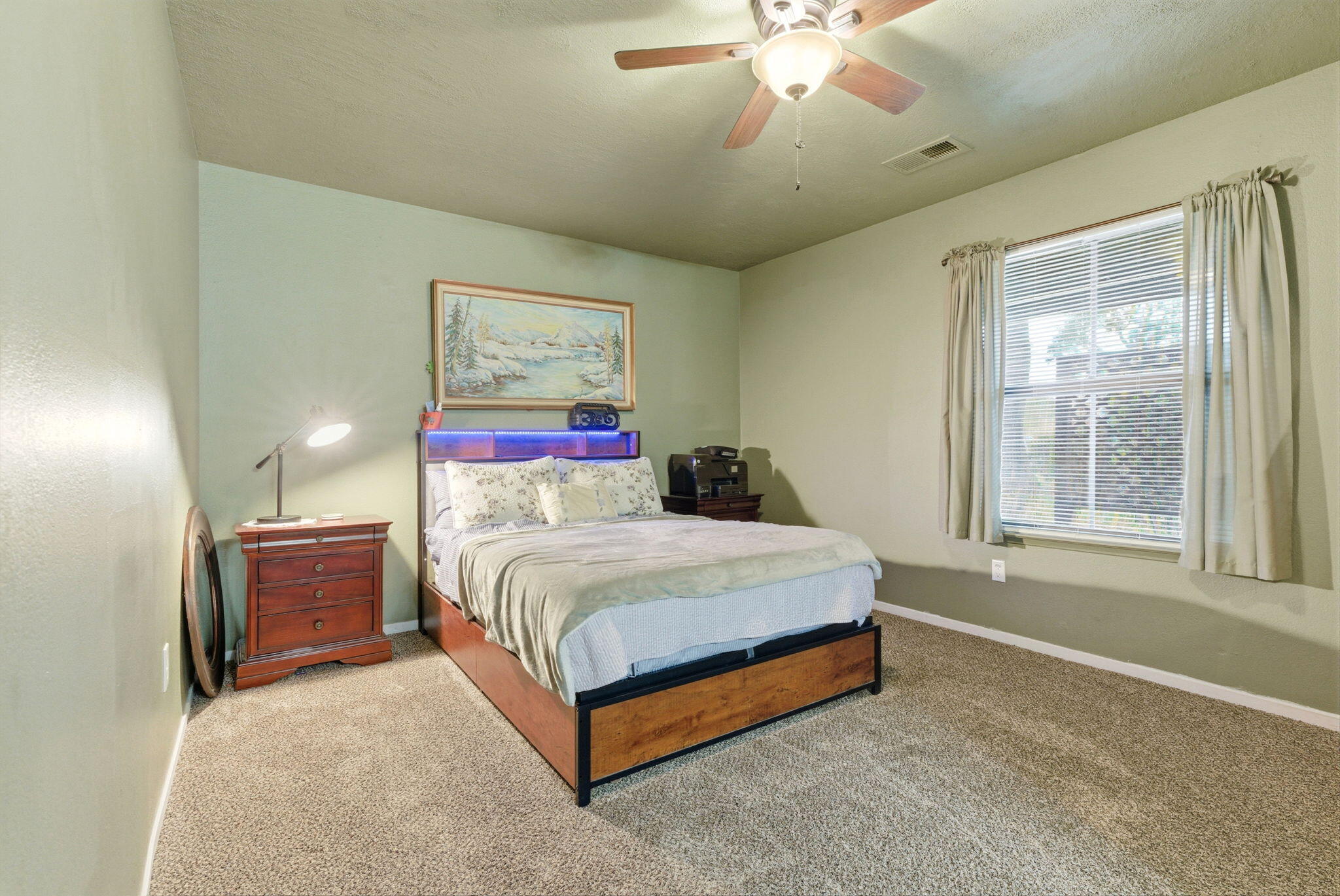 1836 E Vassar Dr, Visalia, CA 93292