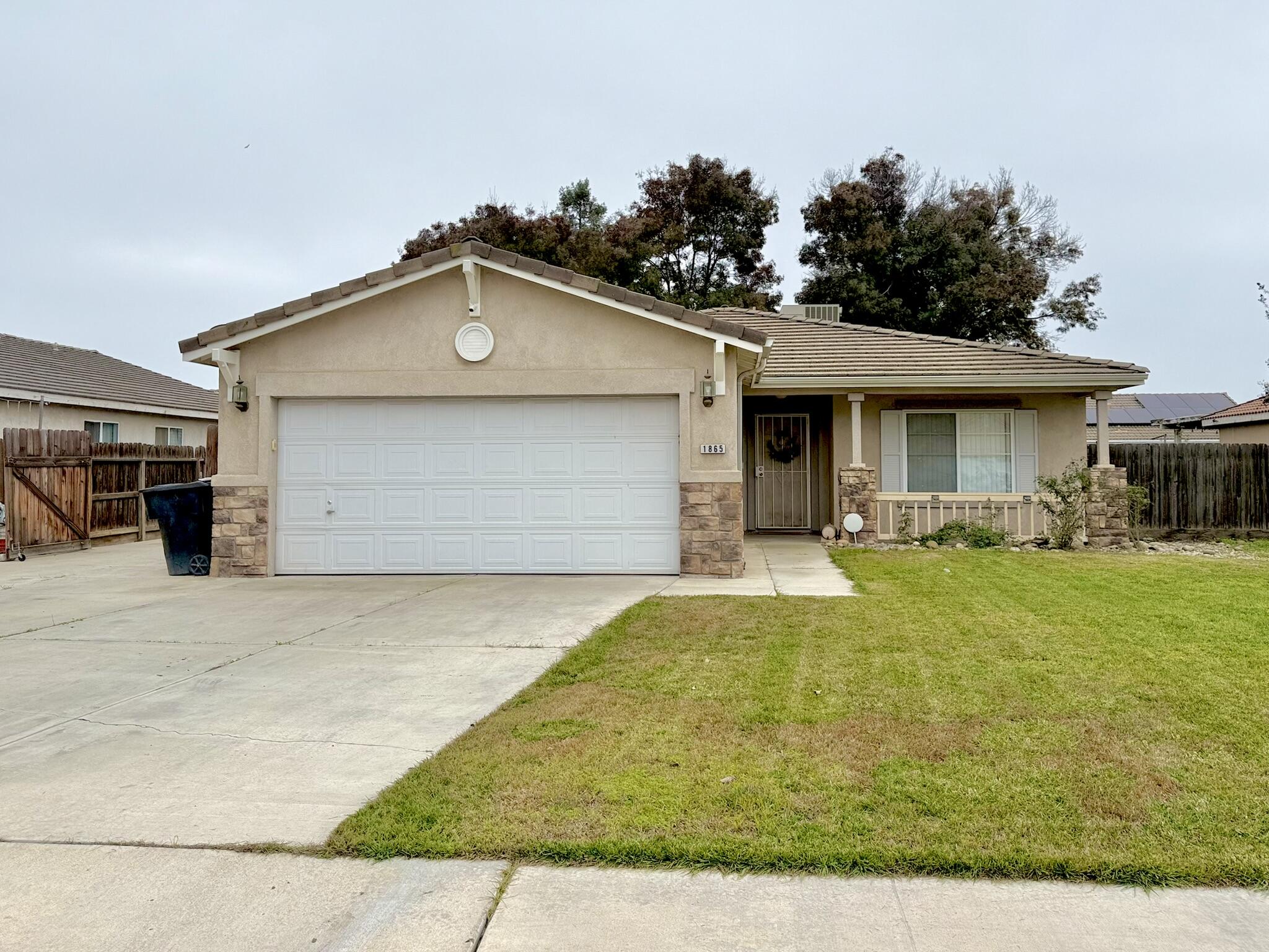 1865 La Vida Ave, Porterville, CA 93257