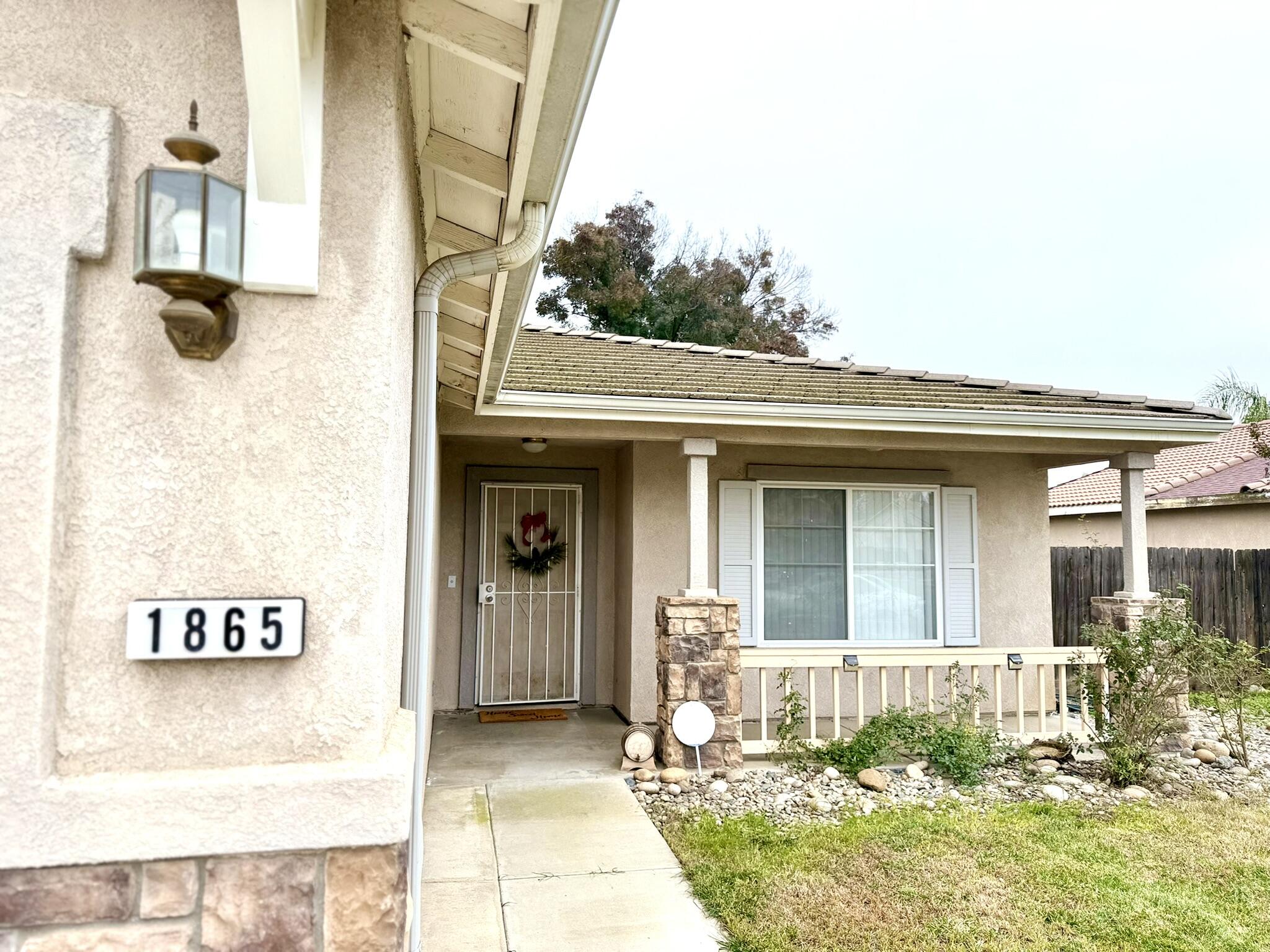 1865 La Vida Ave, Porterville, CA 93257
