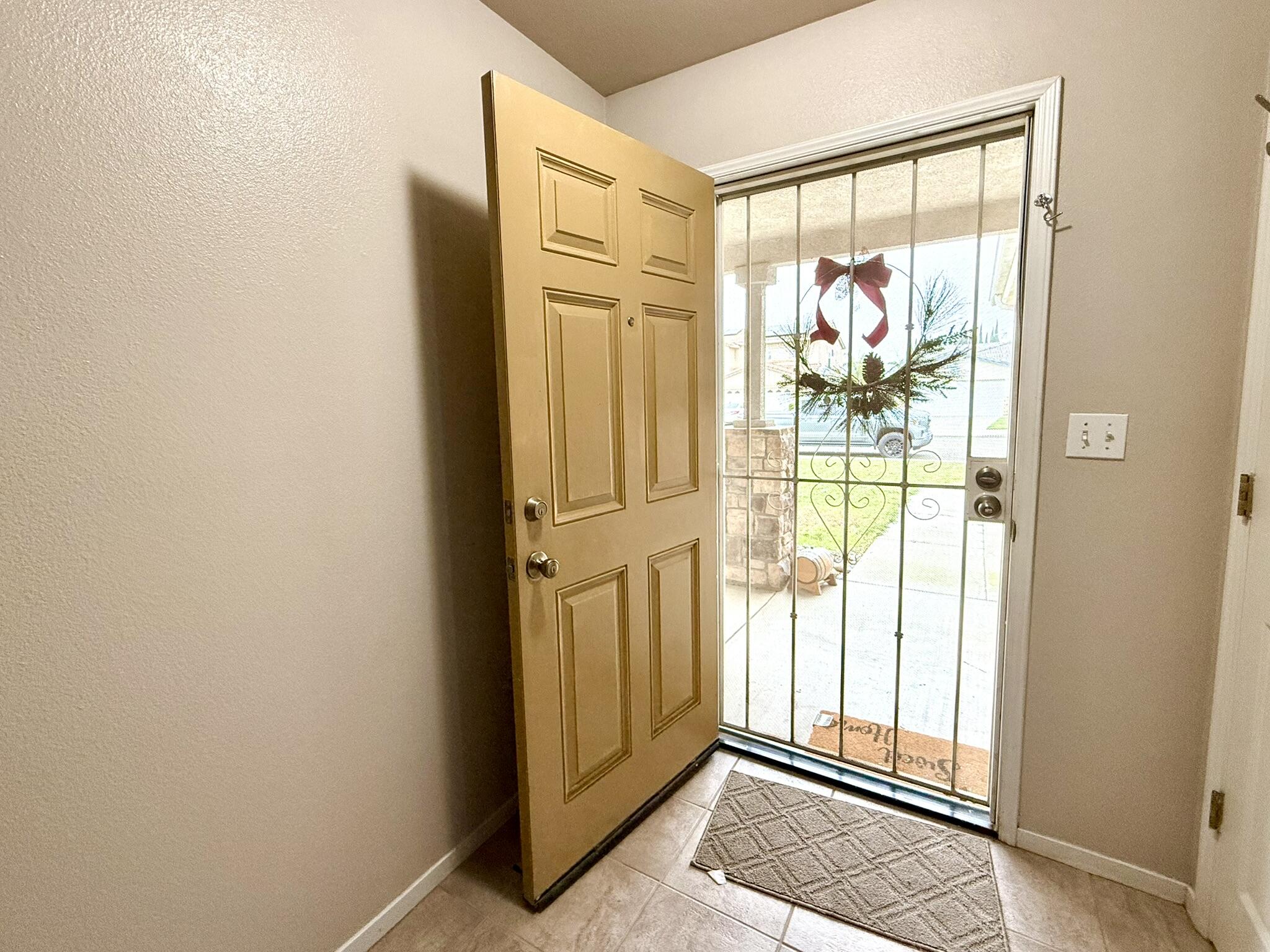 1865 La Vida Ave, Porterville, CA 93257