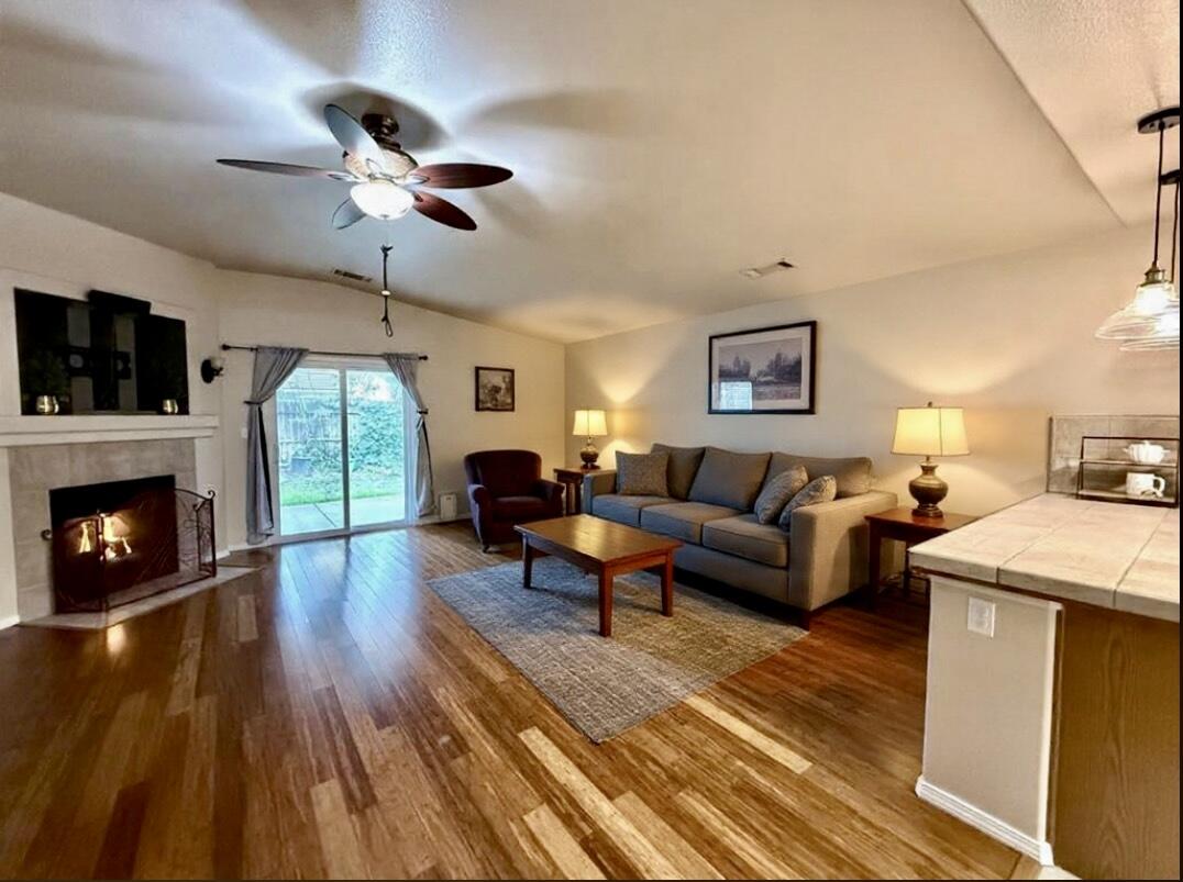 1865 La Vida Ave, Porterville, CA 93257