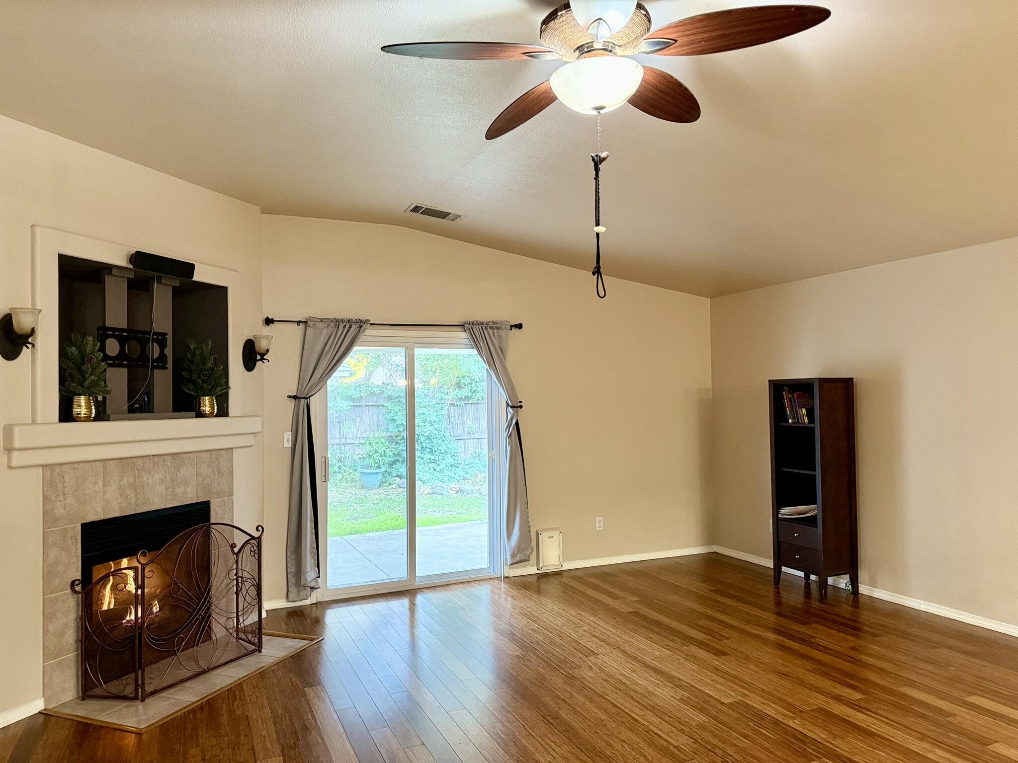 1865 La Vida Ave, Porterville, CA 93257