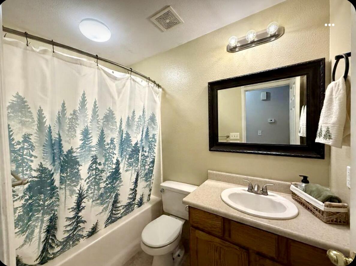 1865 La Vida Ave, Porterville, CA 93257