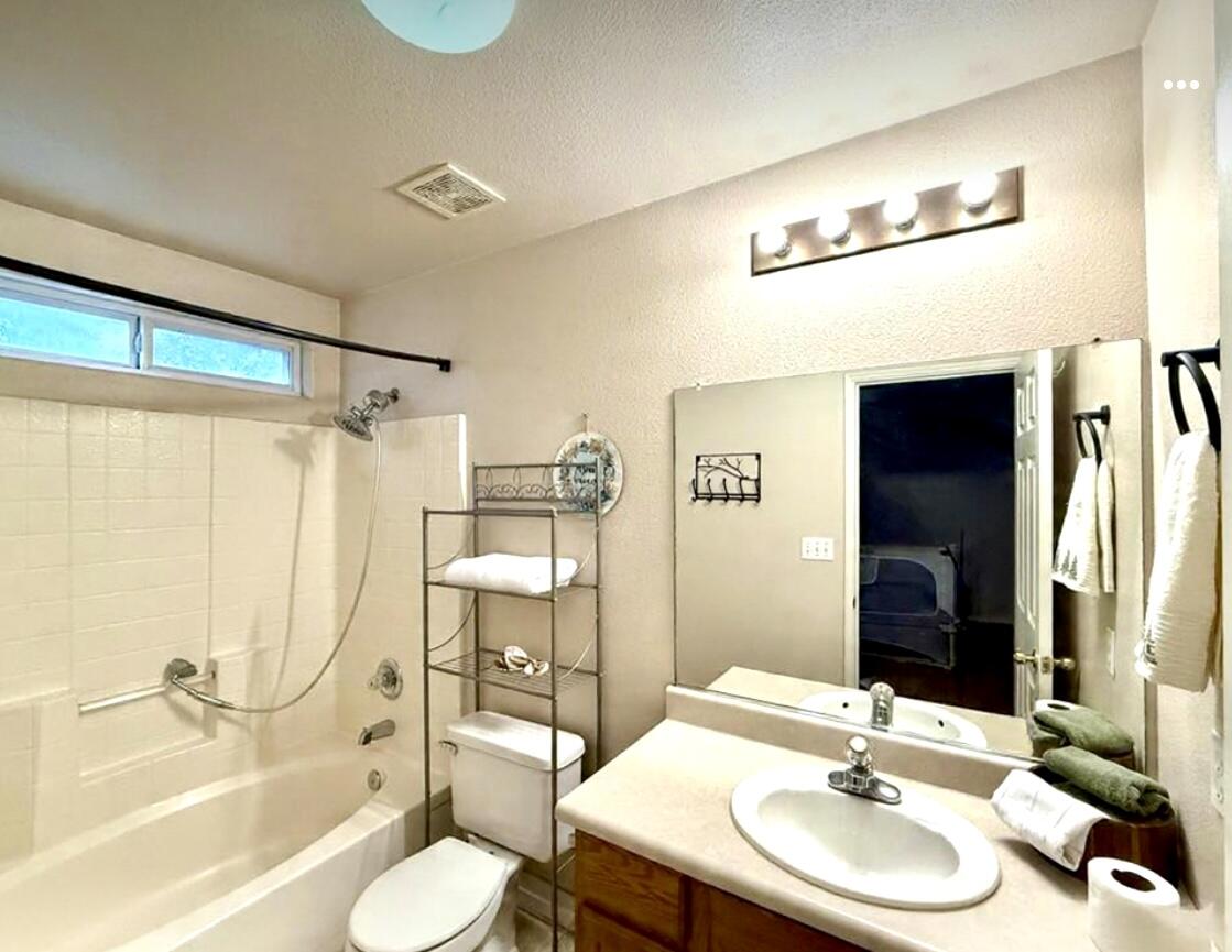 1865 La Vida Ave, Porterville, CA 93257