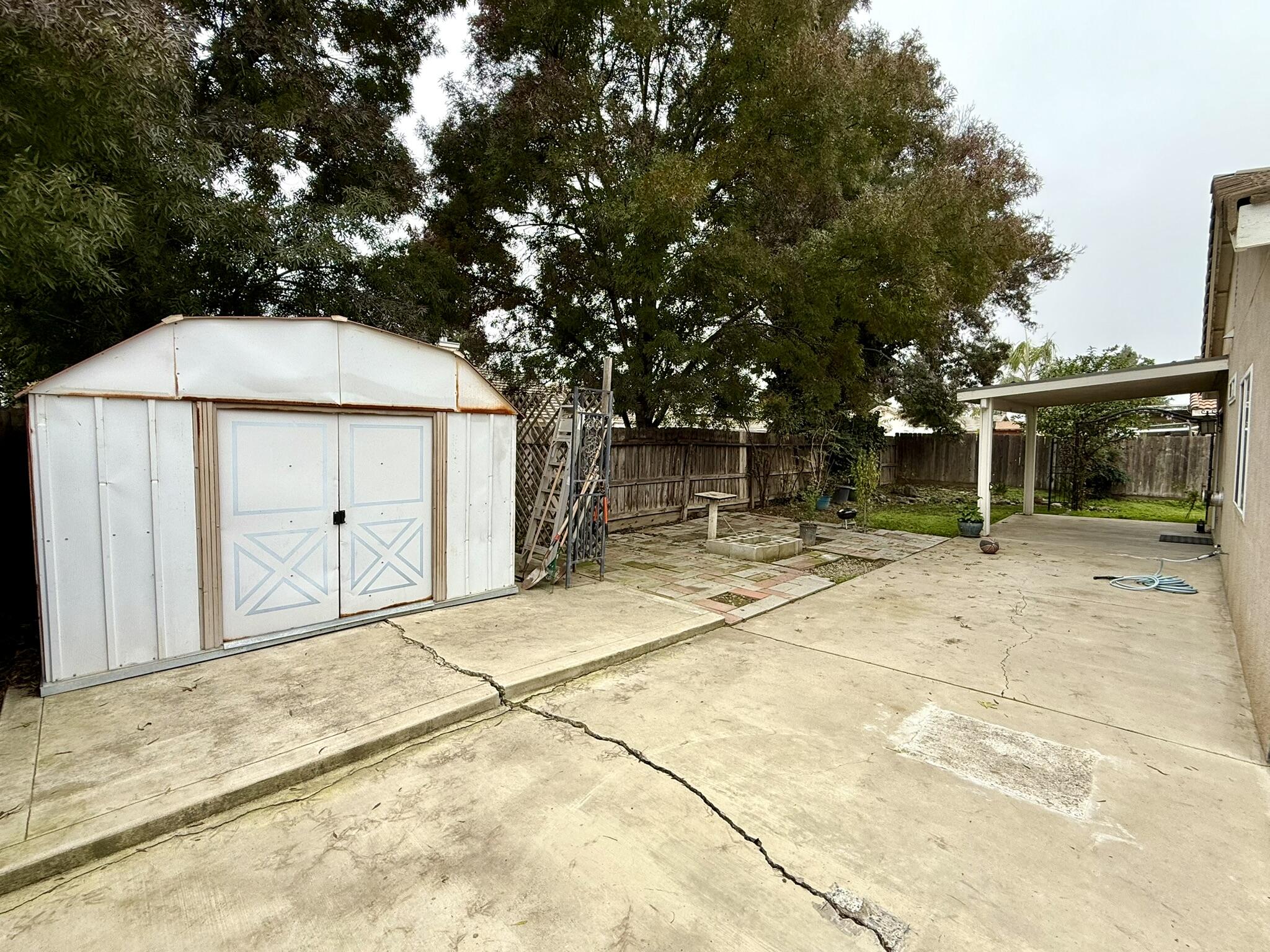 1865 La Vida Ave, Porterville, CA 93257