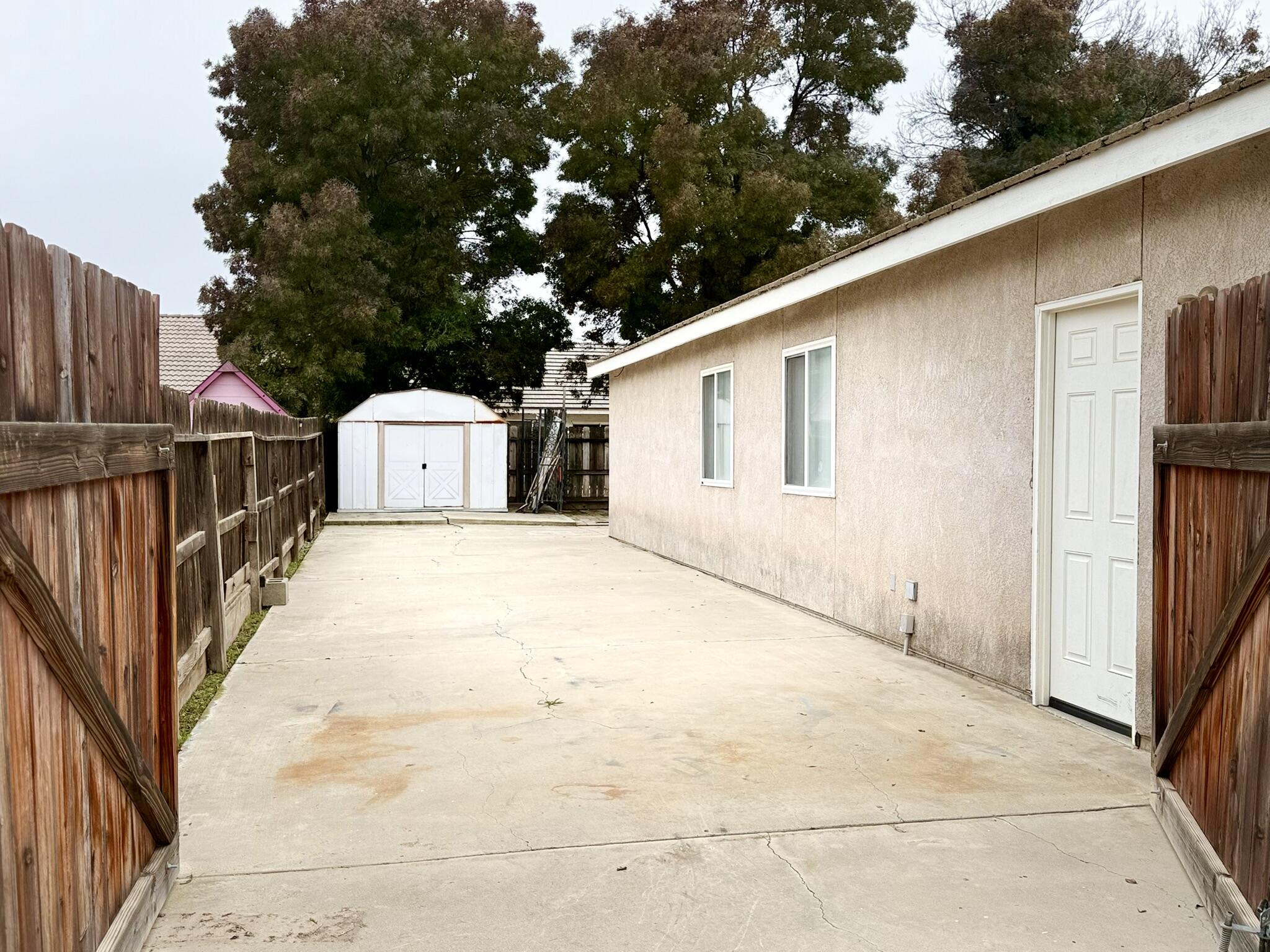 1865 La Vida Ave, Porterville, CA 93257