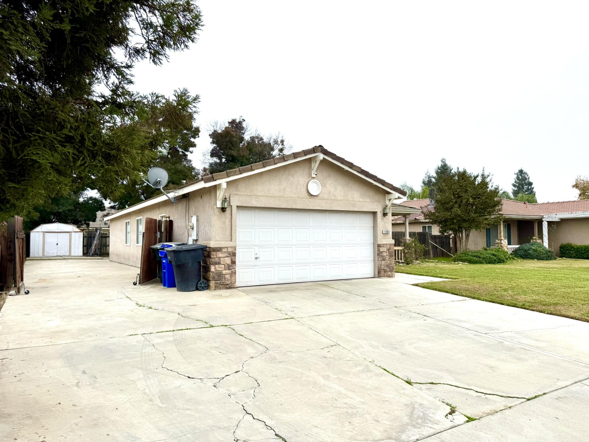 1865 La Vida Ave, Porterville, CA 93257
