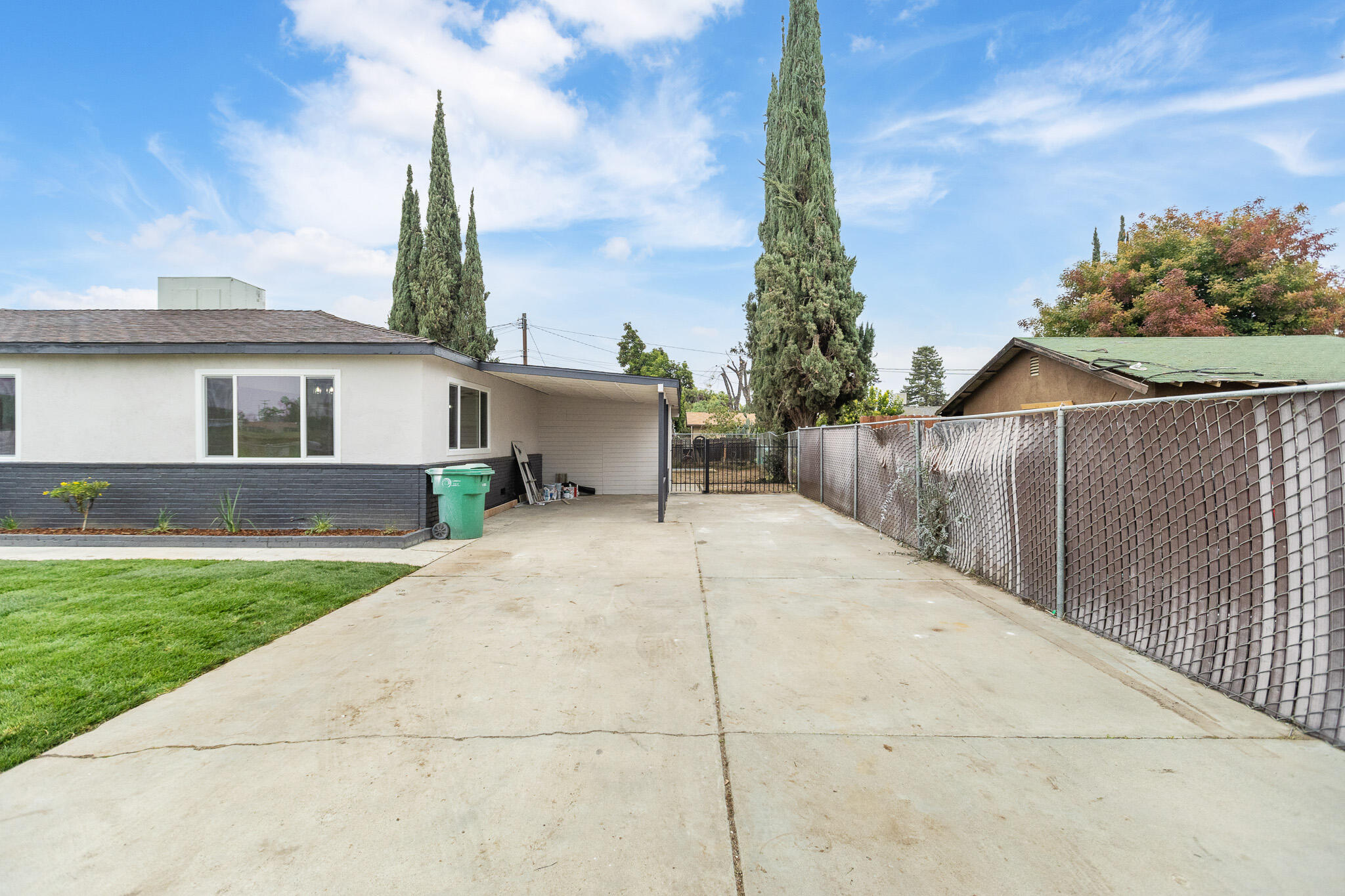 1676 W Putnam Ave, Porterville, CA 93257