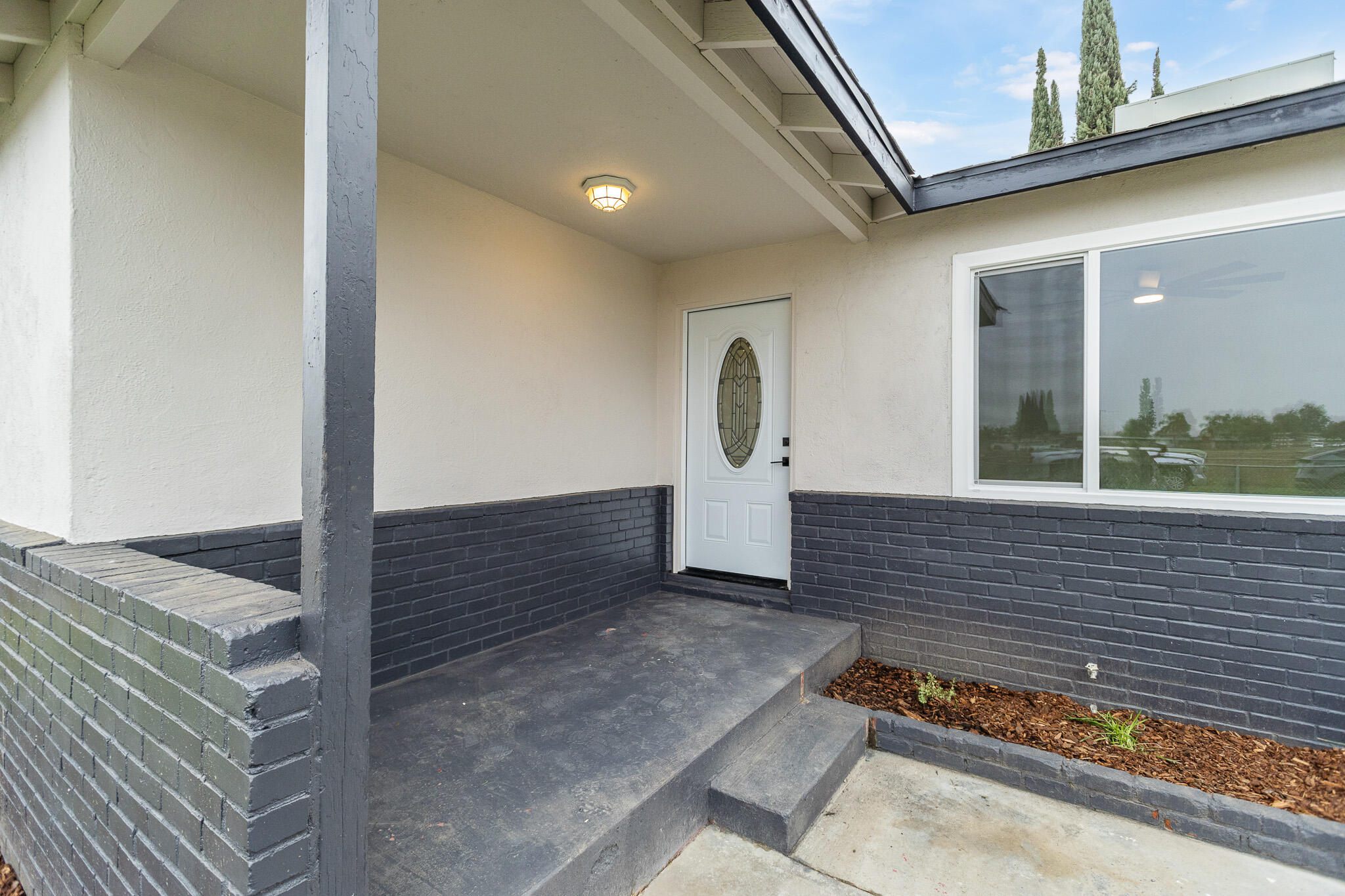 1676 W Putnam Ave, Porterville, CA 93257