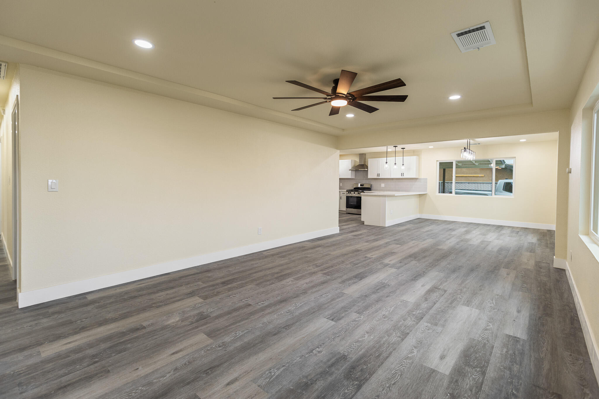 1676 W Putnam Ave, Porterville, CA 93257