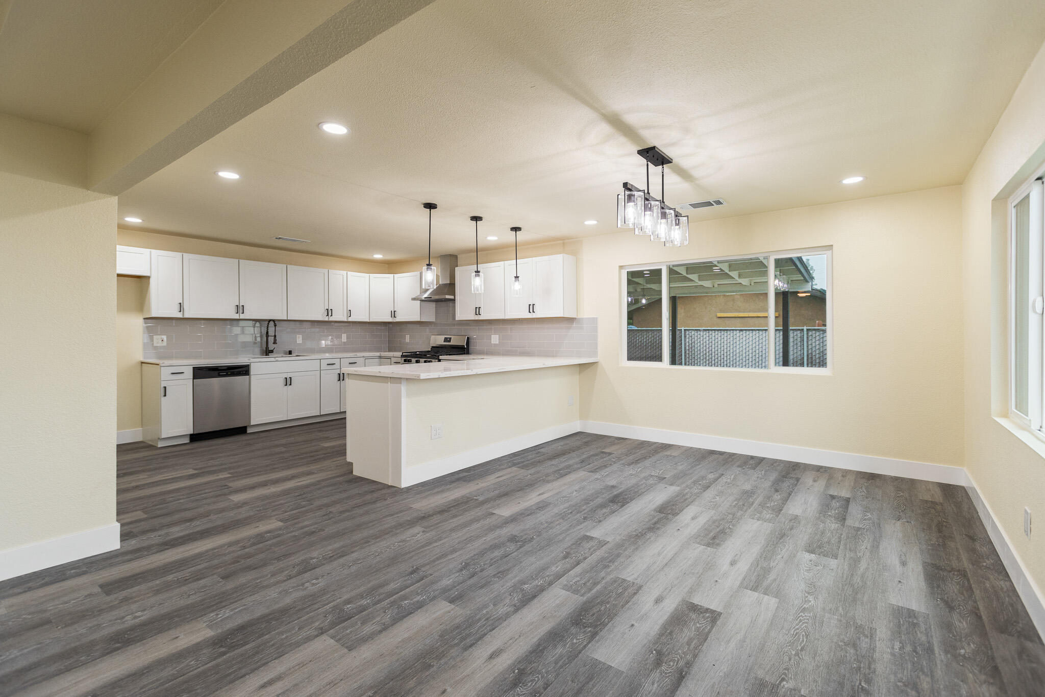 1676 W Putnam Ave, Porterville, CA 93257