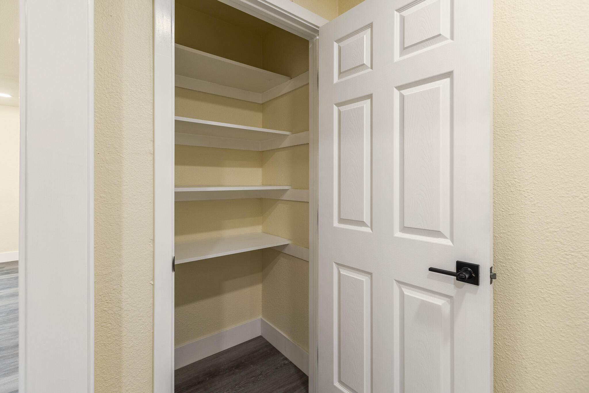 1676 W Putnam Ave, Porterville, CA 93257