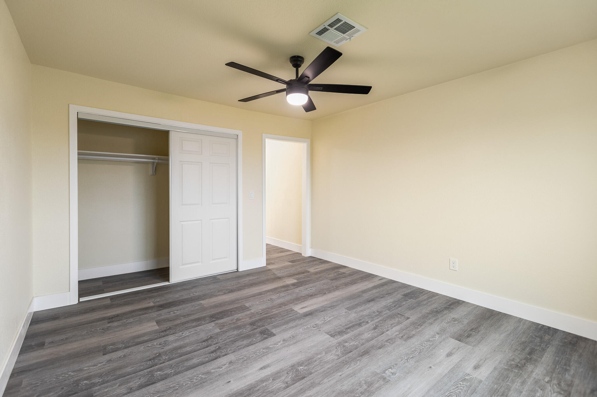 1676 W Putnam Ave, Porterville, CA 93257