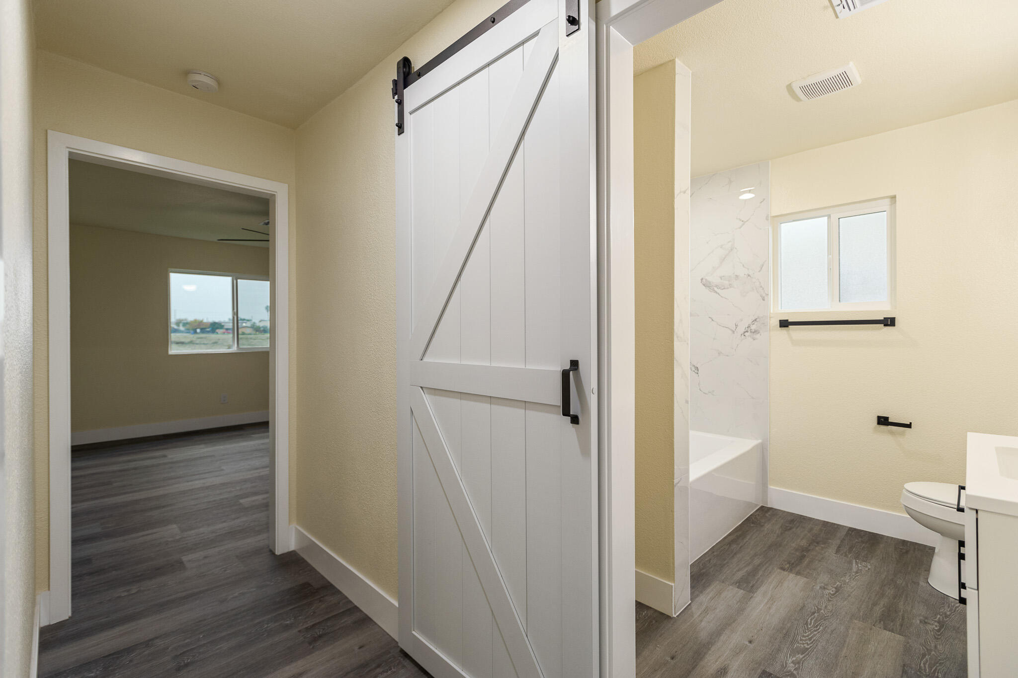 1676 W Putnam Ave, Porterville, CA 93257