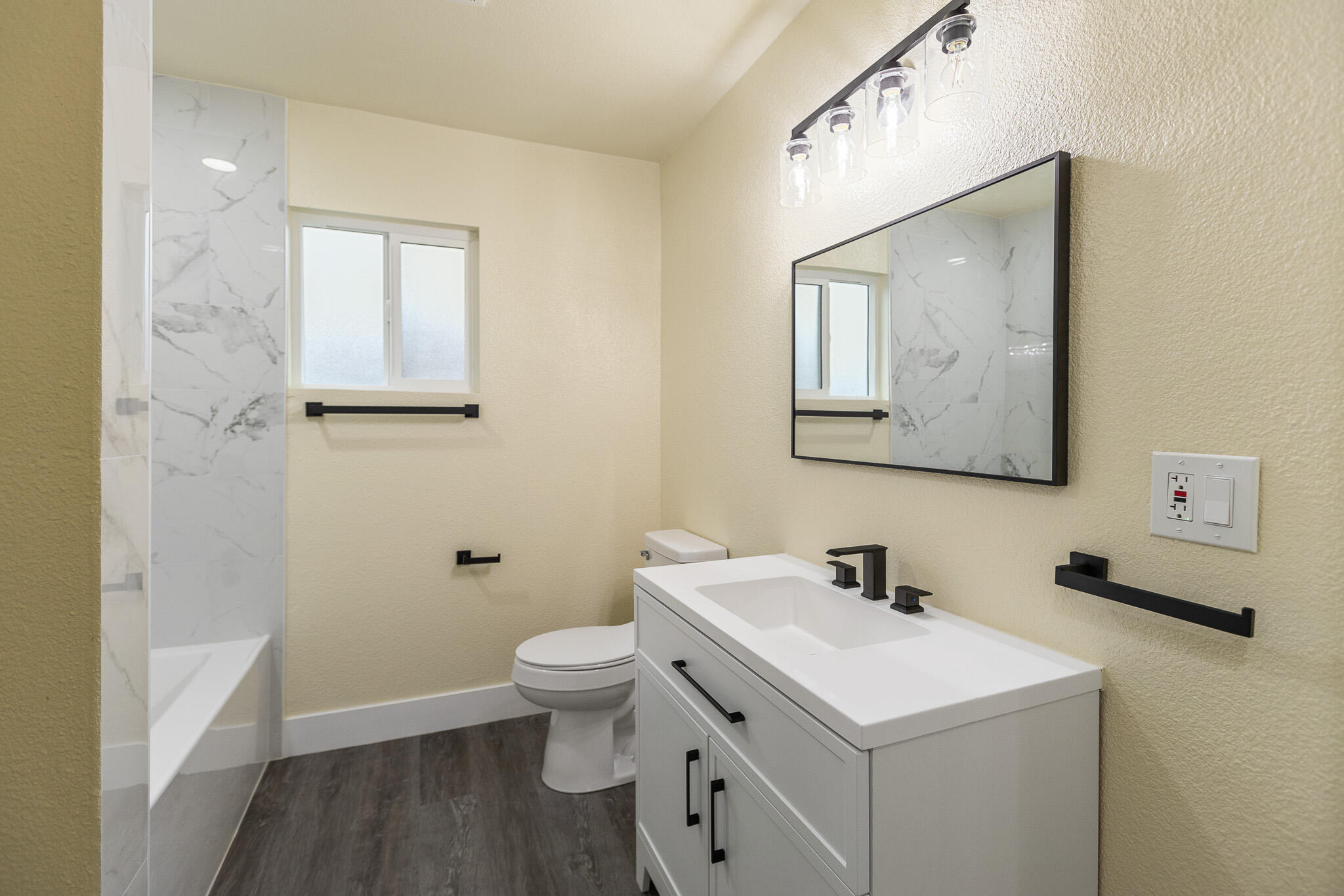 1676 W Putnam Ave, Porterville, CA 93257