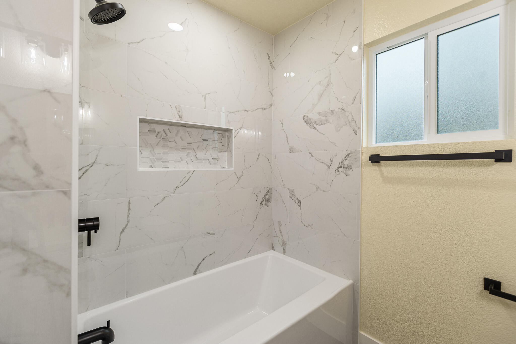 1676 W Putnam Ave, Porterville, CA 93257