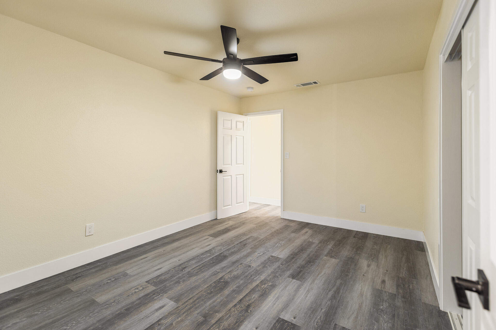 1676 W Putnam Ave, Porterville, CA 93257