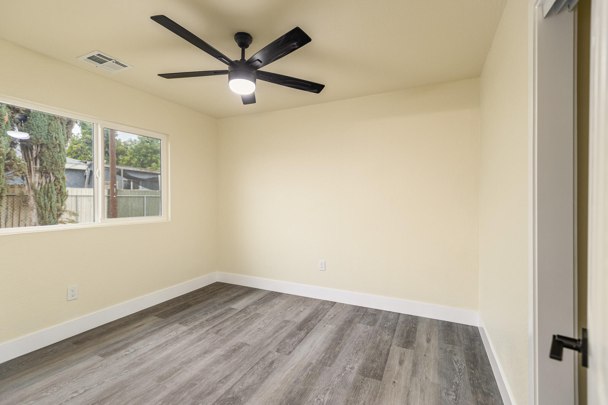 1676 W Putnam Ave, Porterville, CA 93257