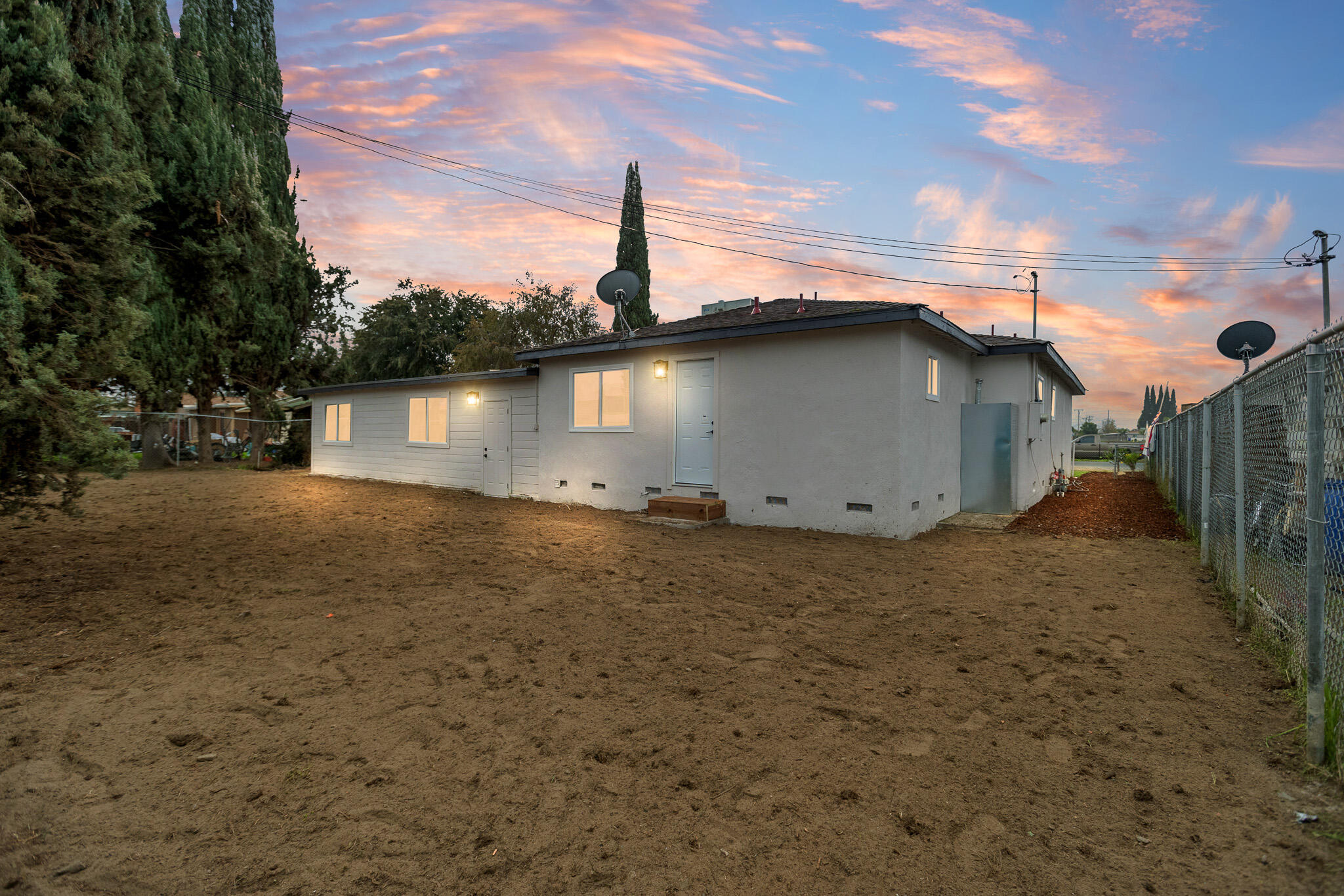 1676 W Putnam Ave, Porterville, CA 93257