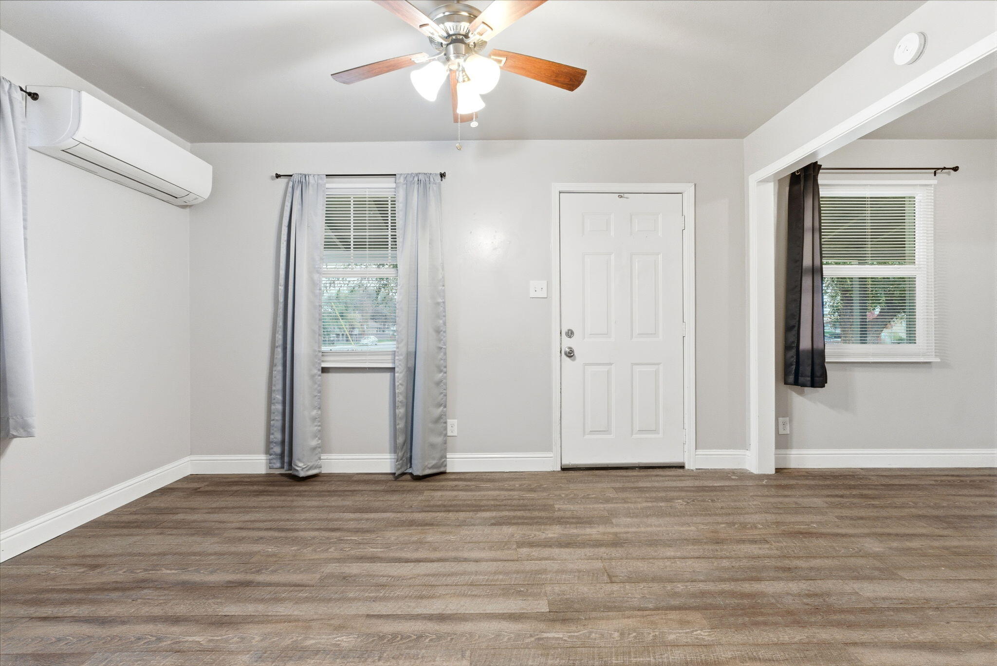 1217 N Stevenson St, Visalia, CA 93291