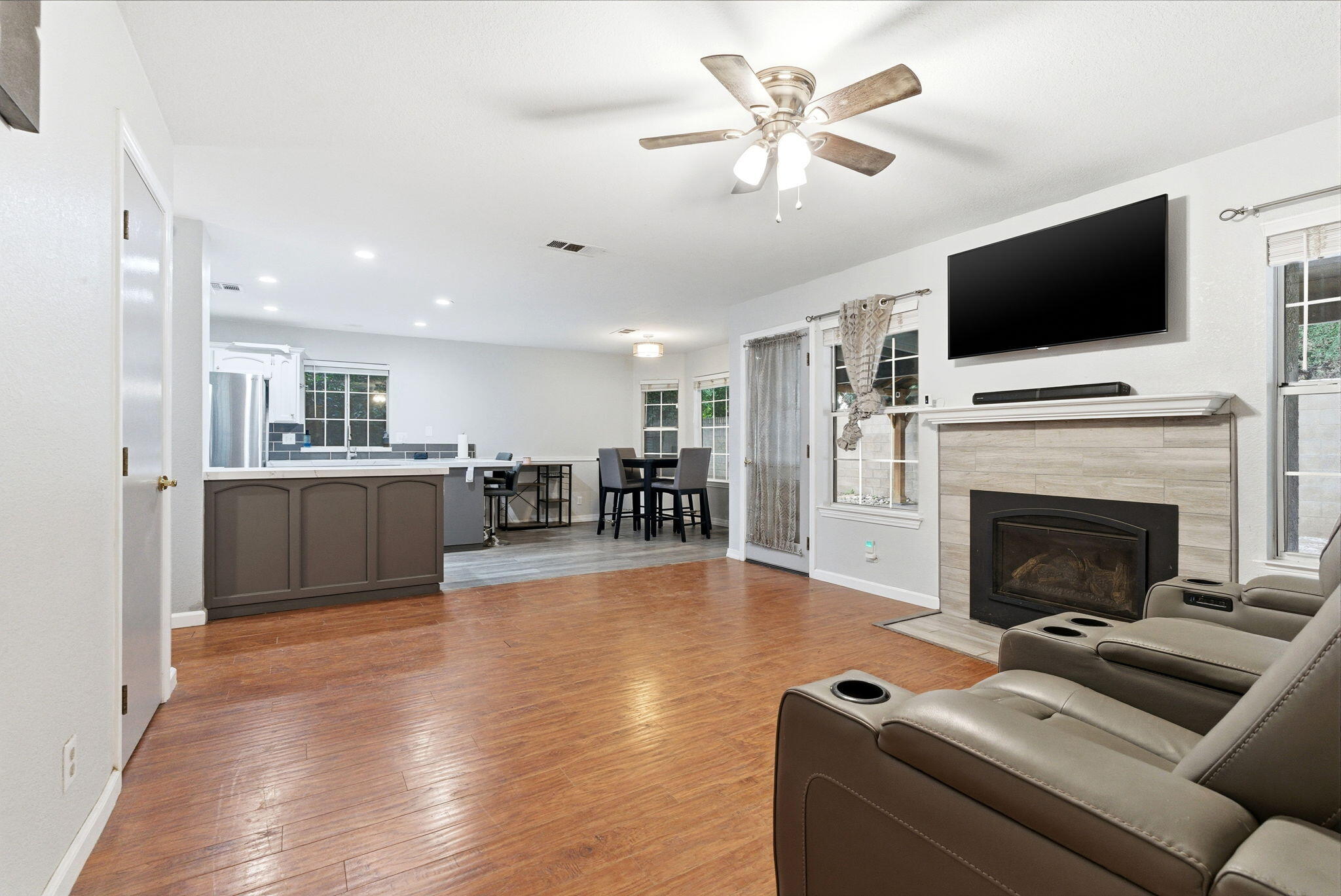 1152 N Noyes Ct, Visalia, CA 93291