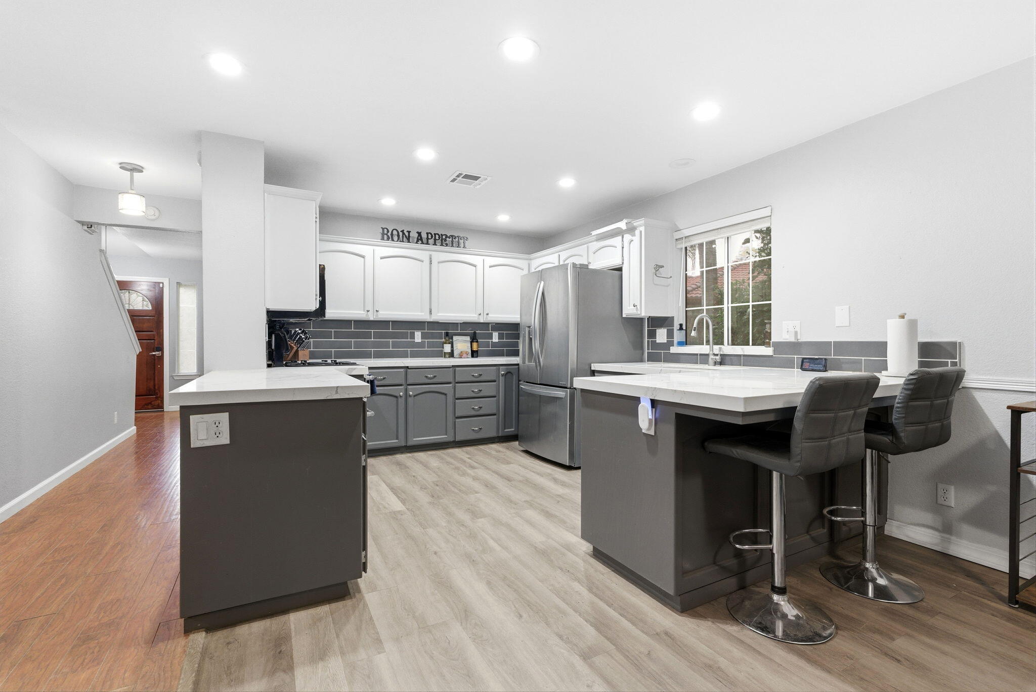 1152 N Noyes Ct, Visalia, CA 93291