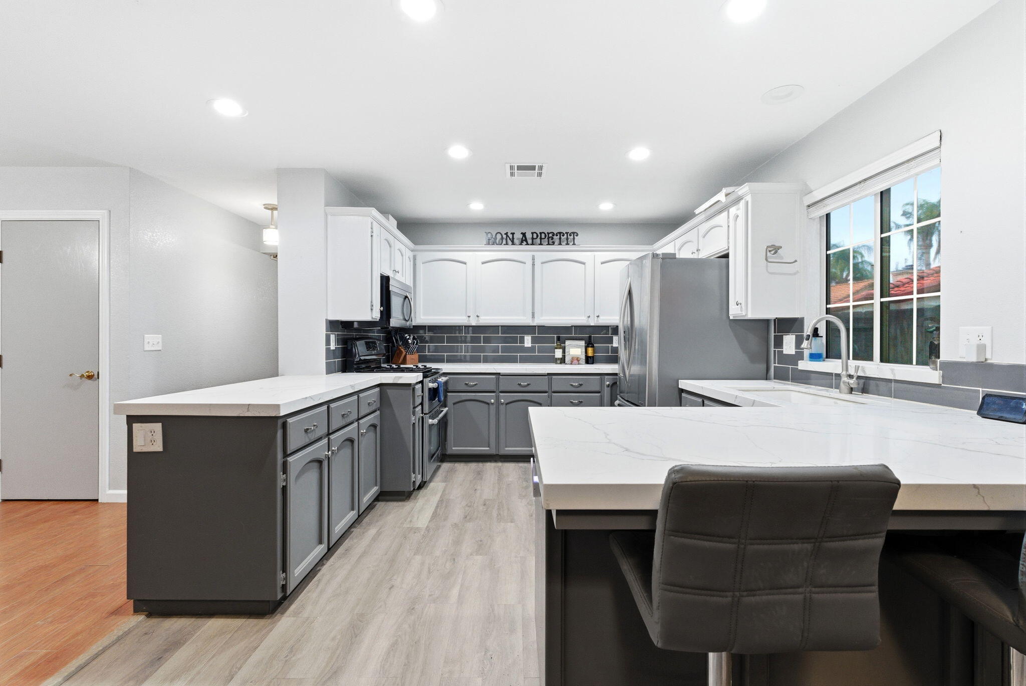 1152 N Noyes Ct, Visalia, CA 93291