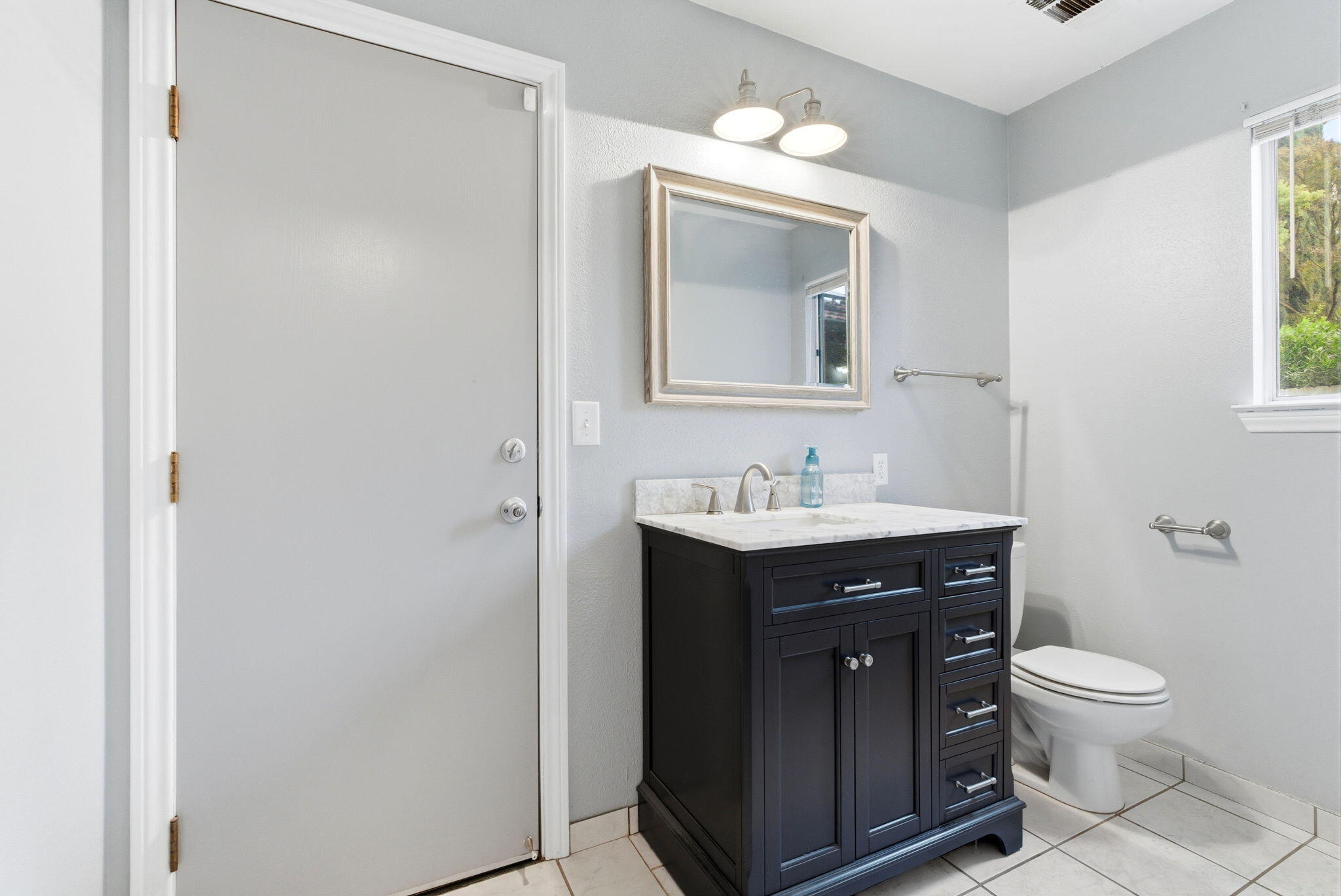 1152 N Noyes Ct, Visalia, CA 93291