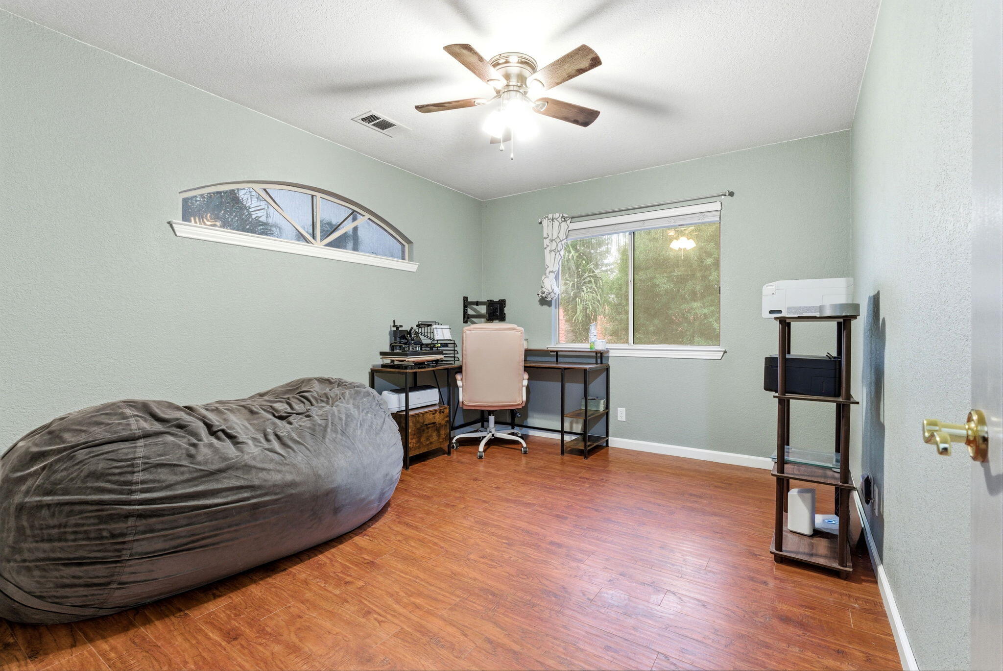 1152 N Noyes Ct, Visalia, CA 93291