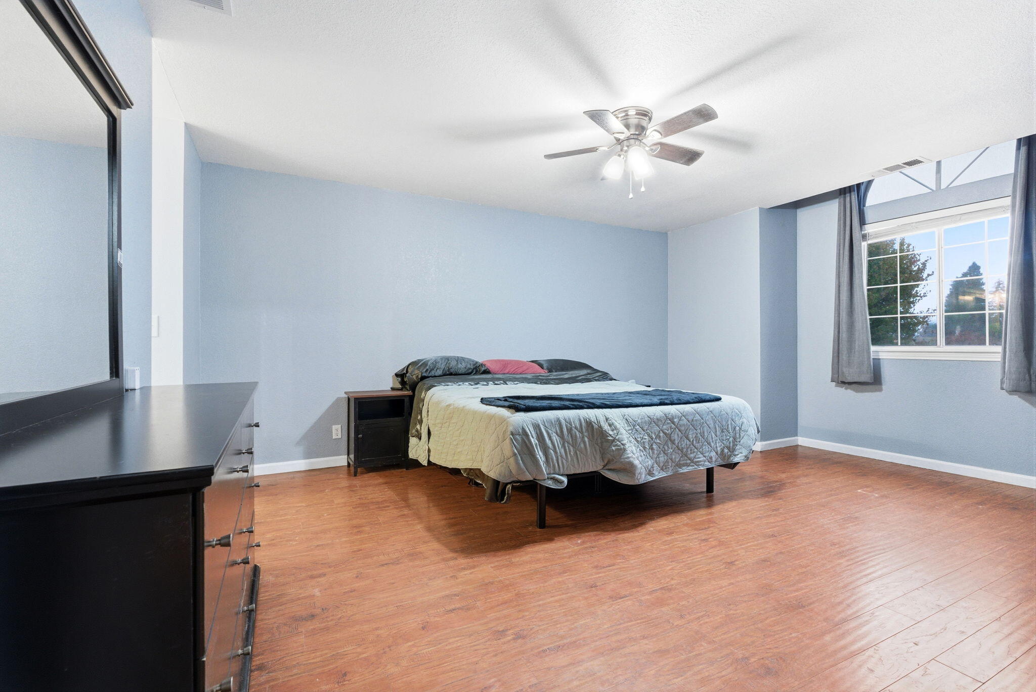 1152 N Noyes Ct, Visalia, CA 93291