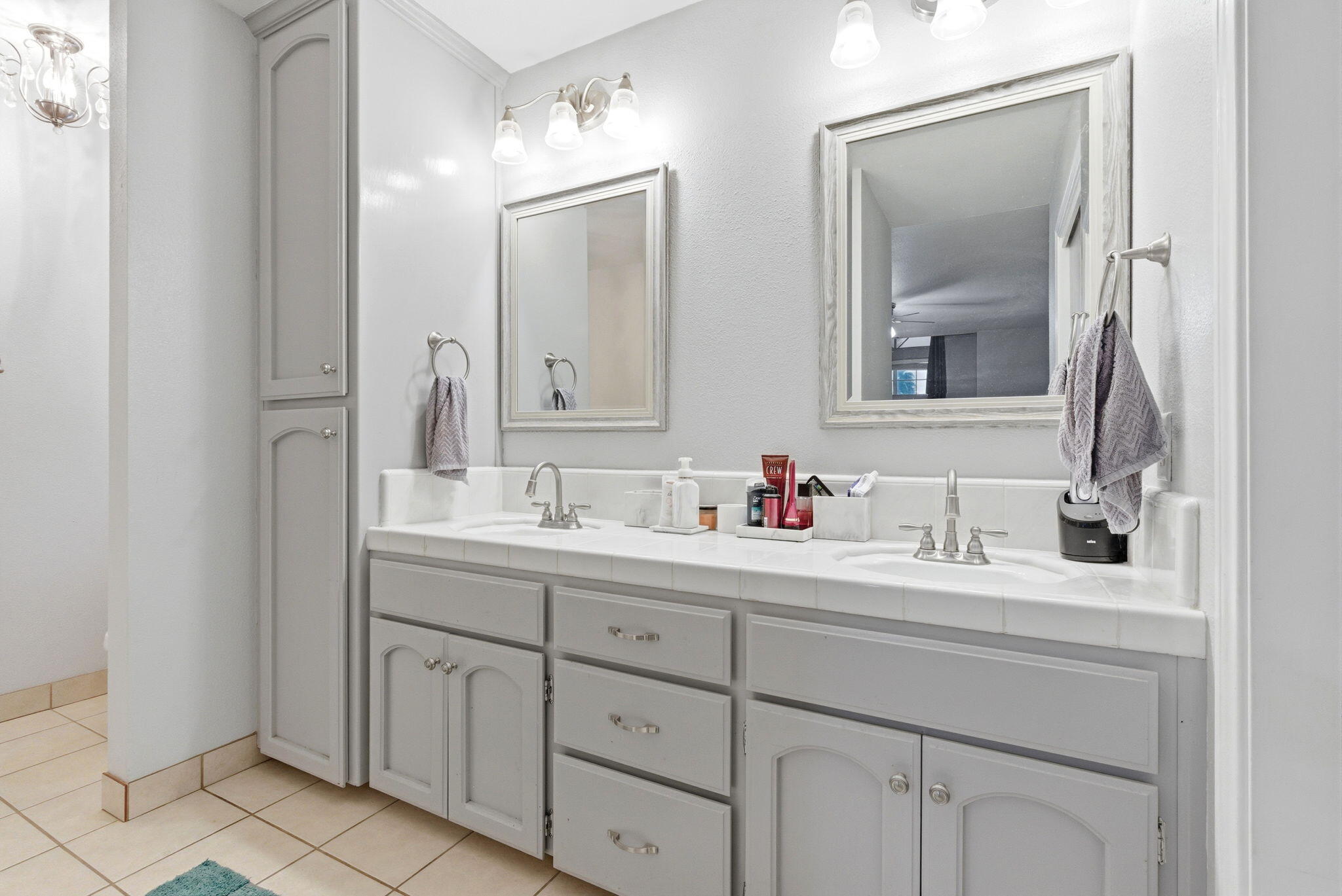 1152 N Noyes Ct, Visalia, CA 93291