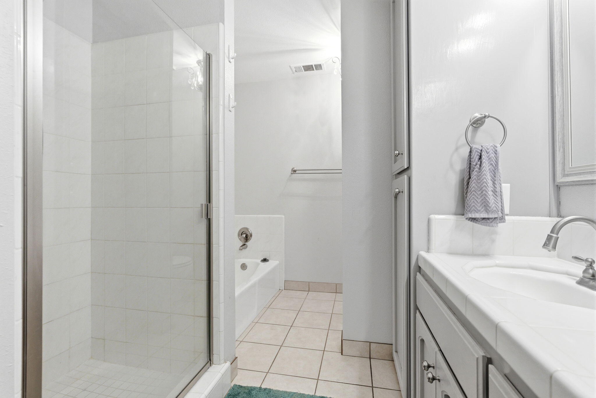 1152 N Noyes Ct, Visalia, CA 93291