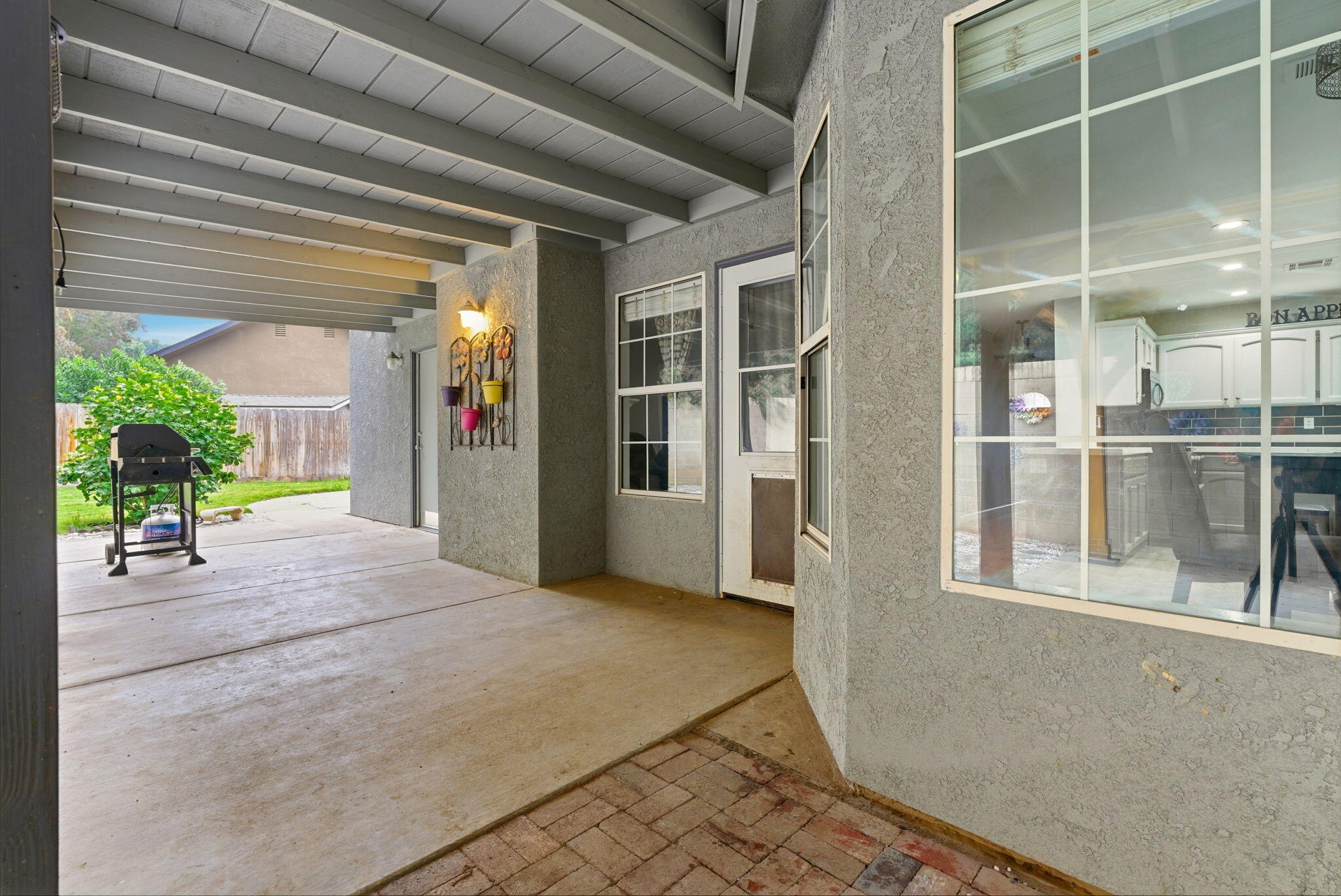 1152 N Noyes Ct, Visalia, CA 93291