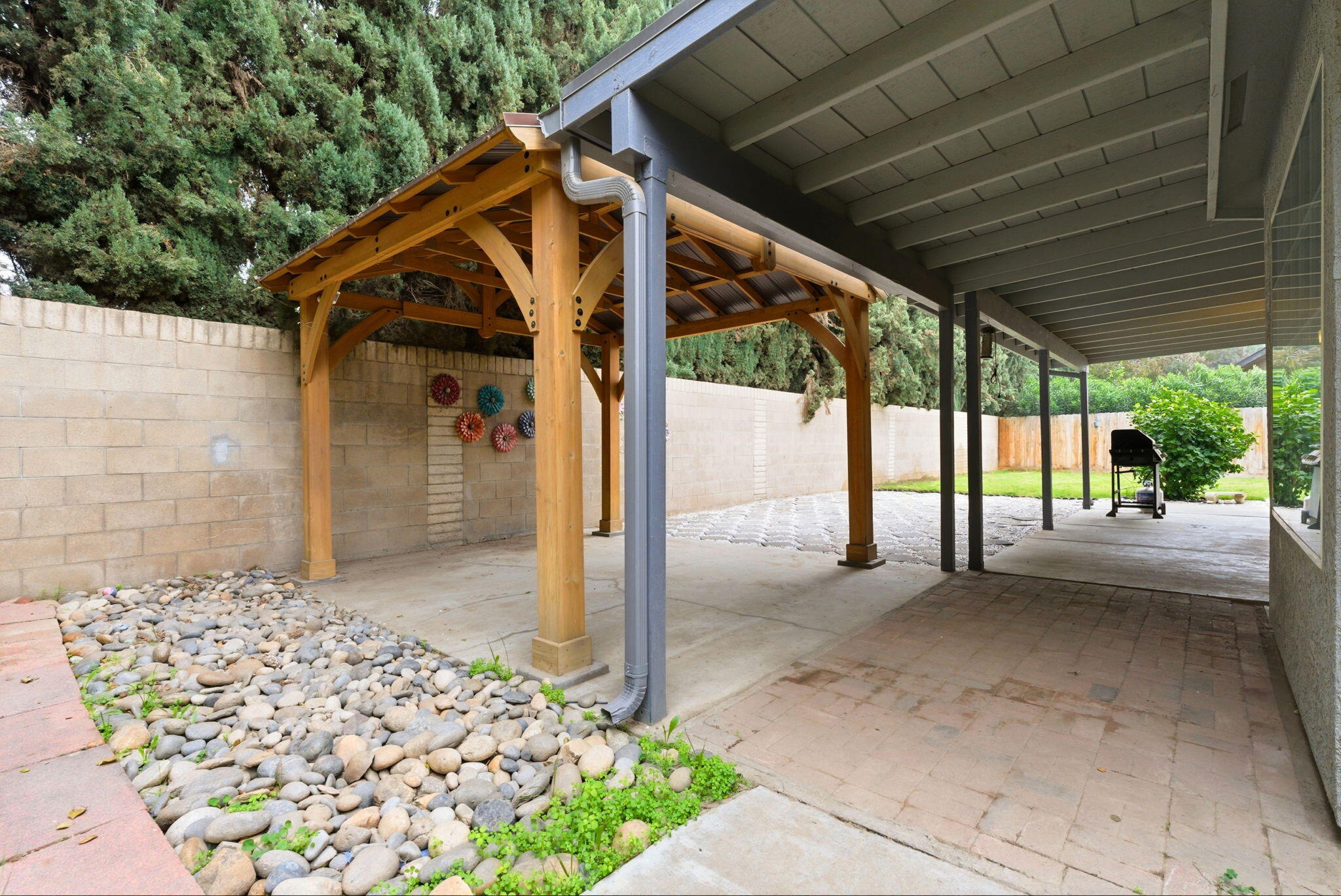 1152 N Noyes Ct, Visalia, CA 93291