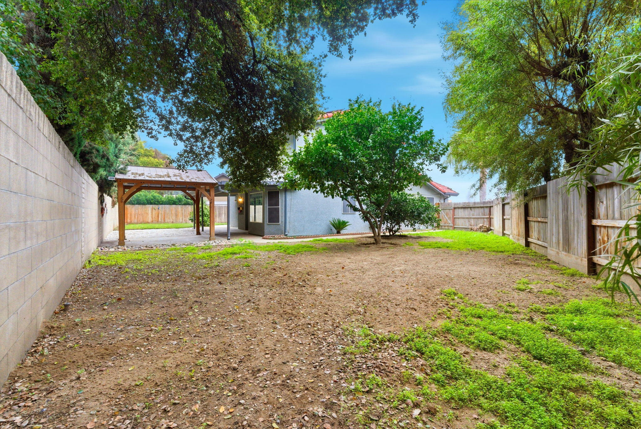 1152 N Noyes Ct, Visalia, CA 93291