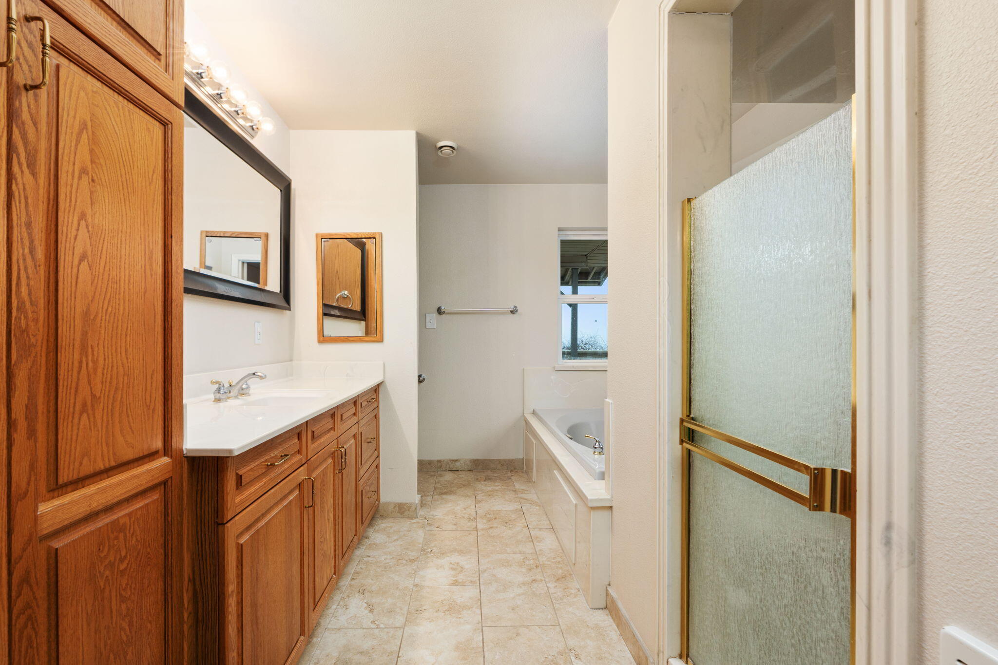 50890 Rosemary Ln Ln, Yokuts Valley, CA 93675