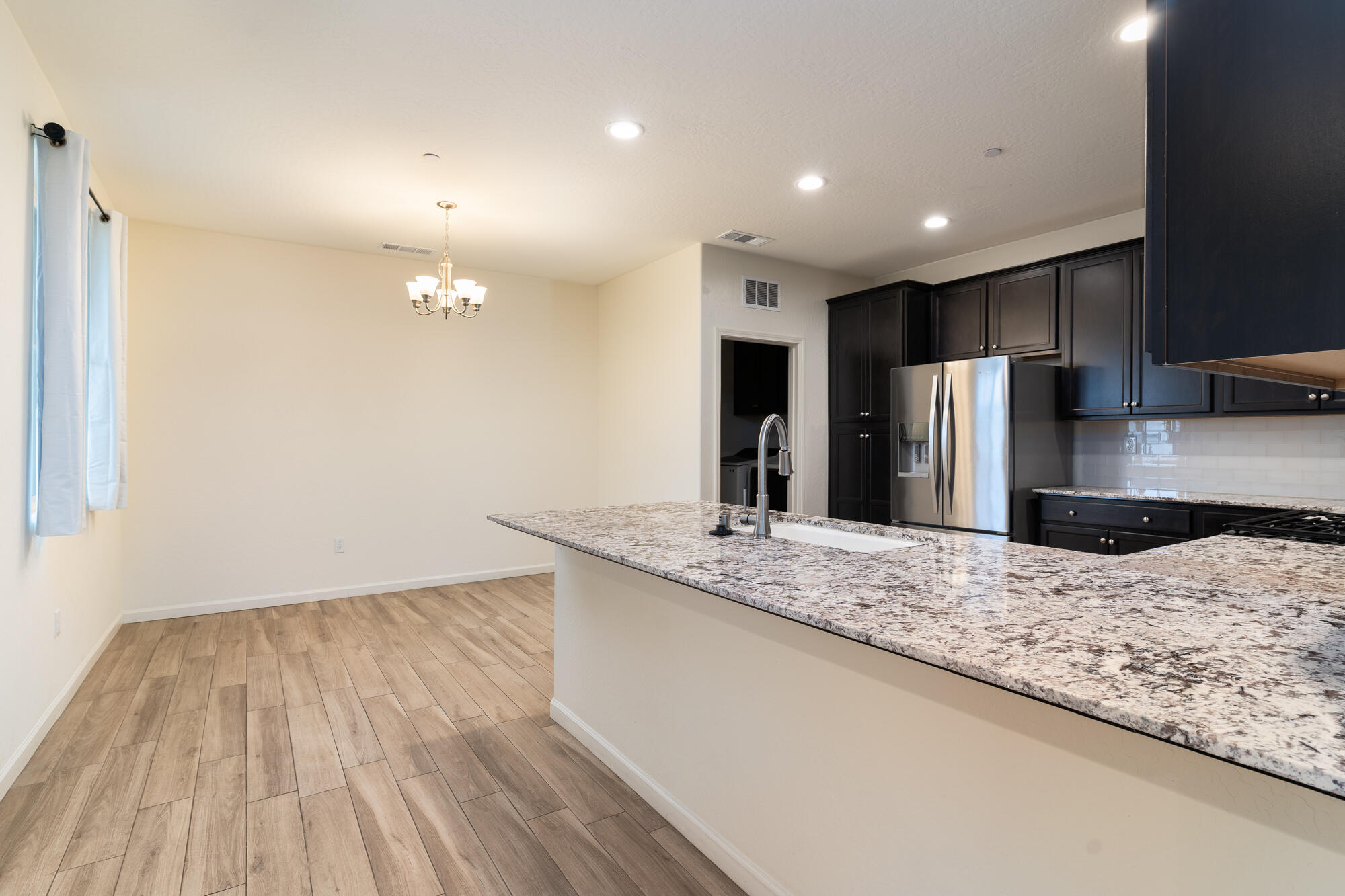 3224 Dorset St, Tulare, CA 93274