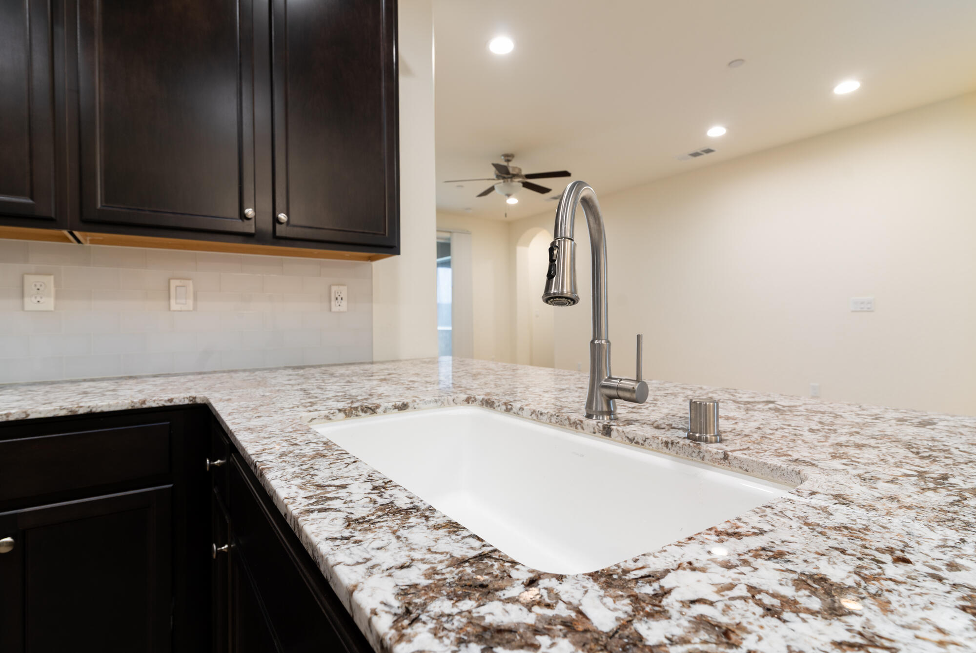 3224 Dorset St, Tulare, CA 93274